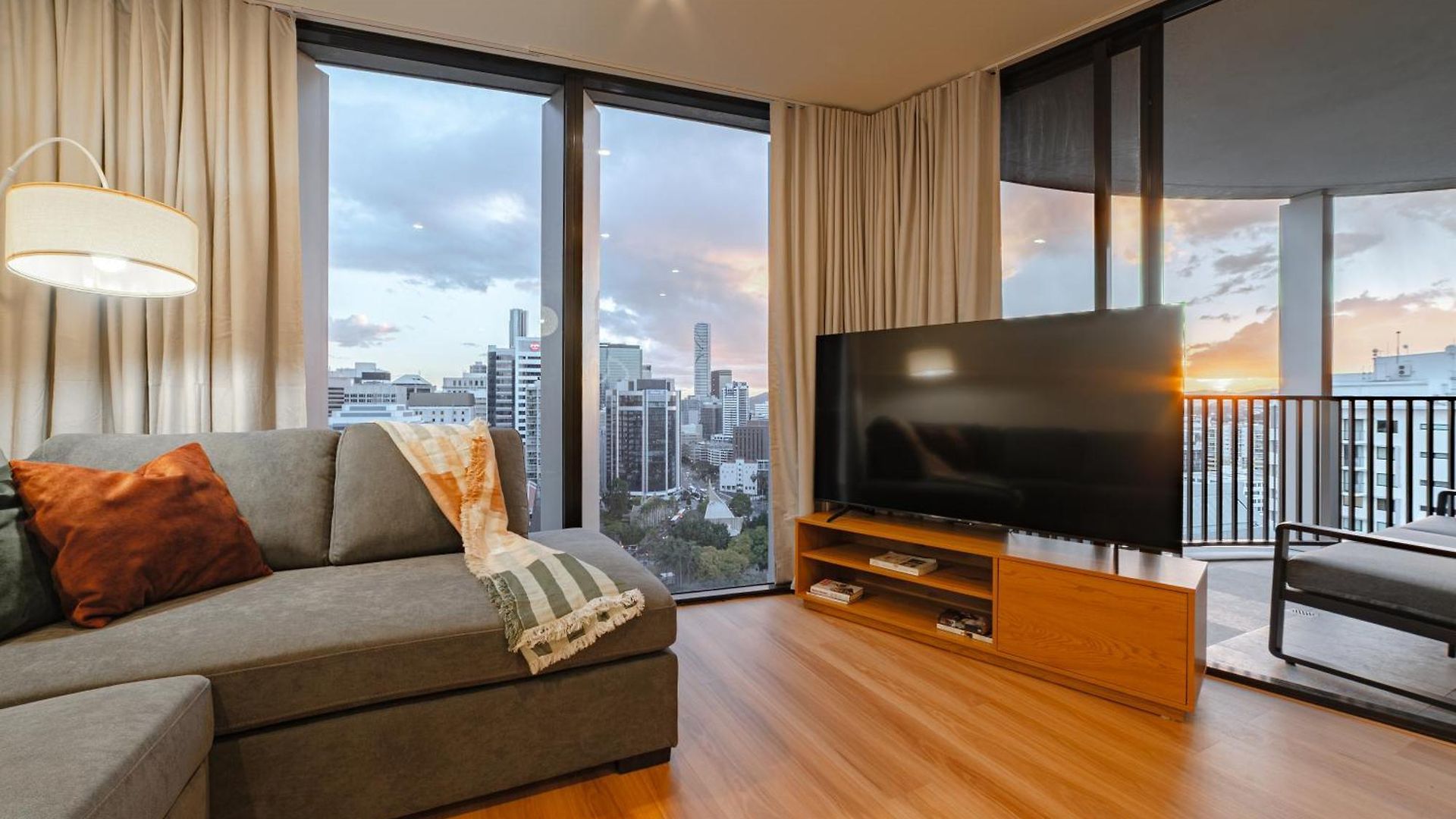 Apartment Lux 24th Floor 2br 2bath, Infinity Pool, Gym, Wifi *