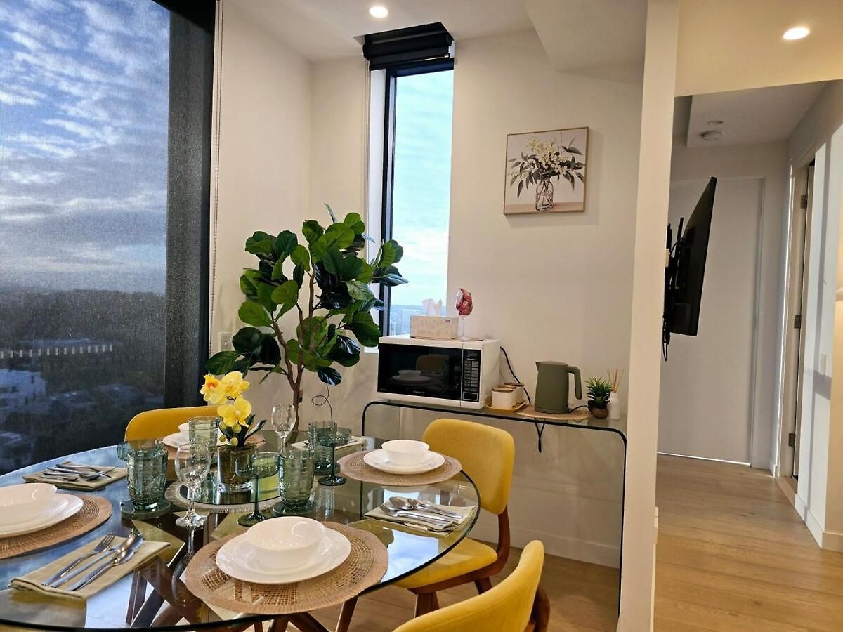 Modern Cbd With Skyline Views , Pool Gym & Free Parking Brisbane