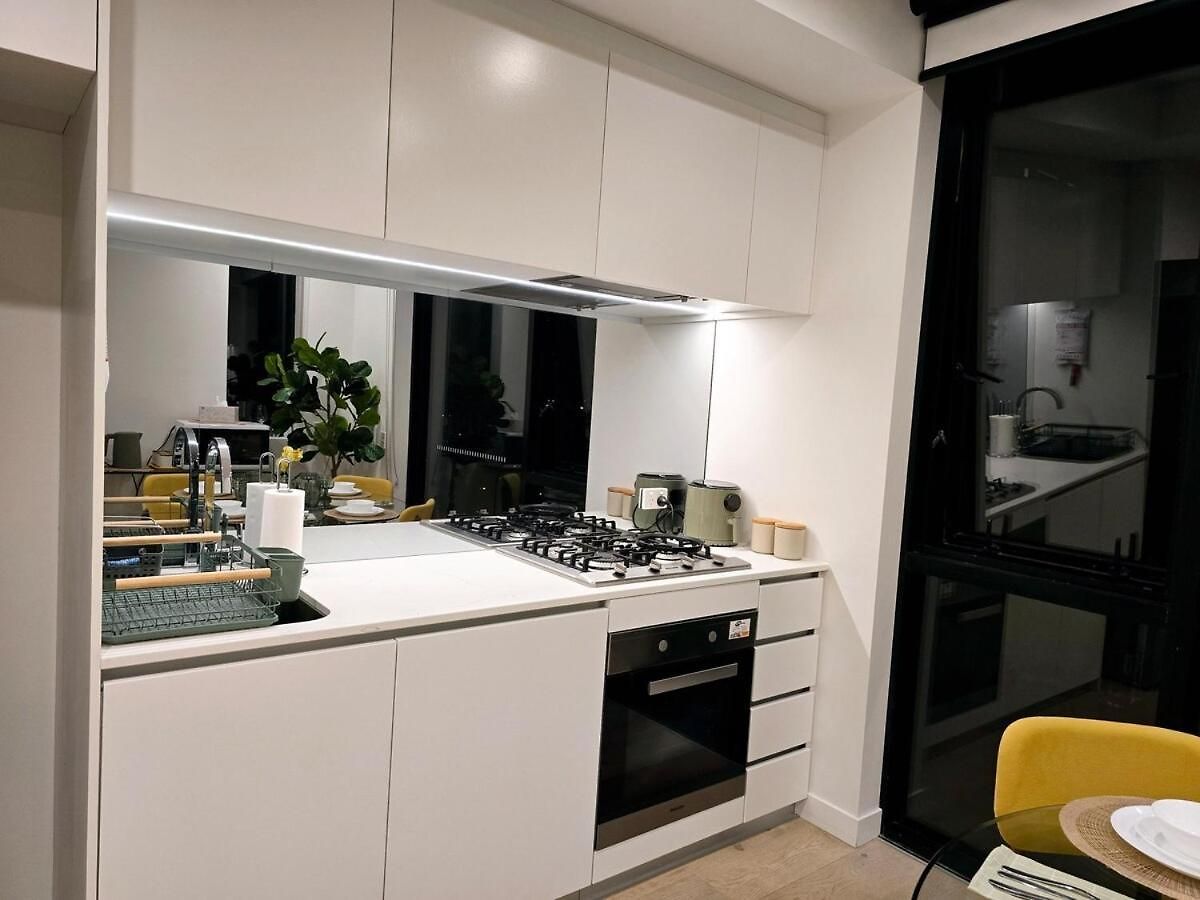 Apartment Modern Cbd With Skyline Views , Pool Gym & Free Parking *