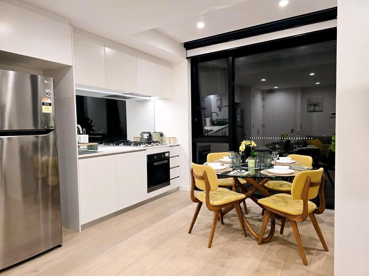Modern Cbd With Skyline Views , Pool Gym & Free Parking