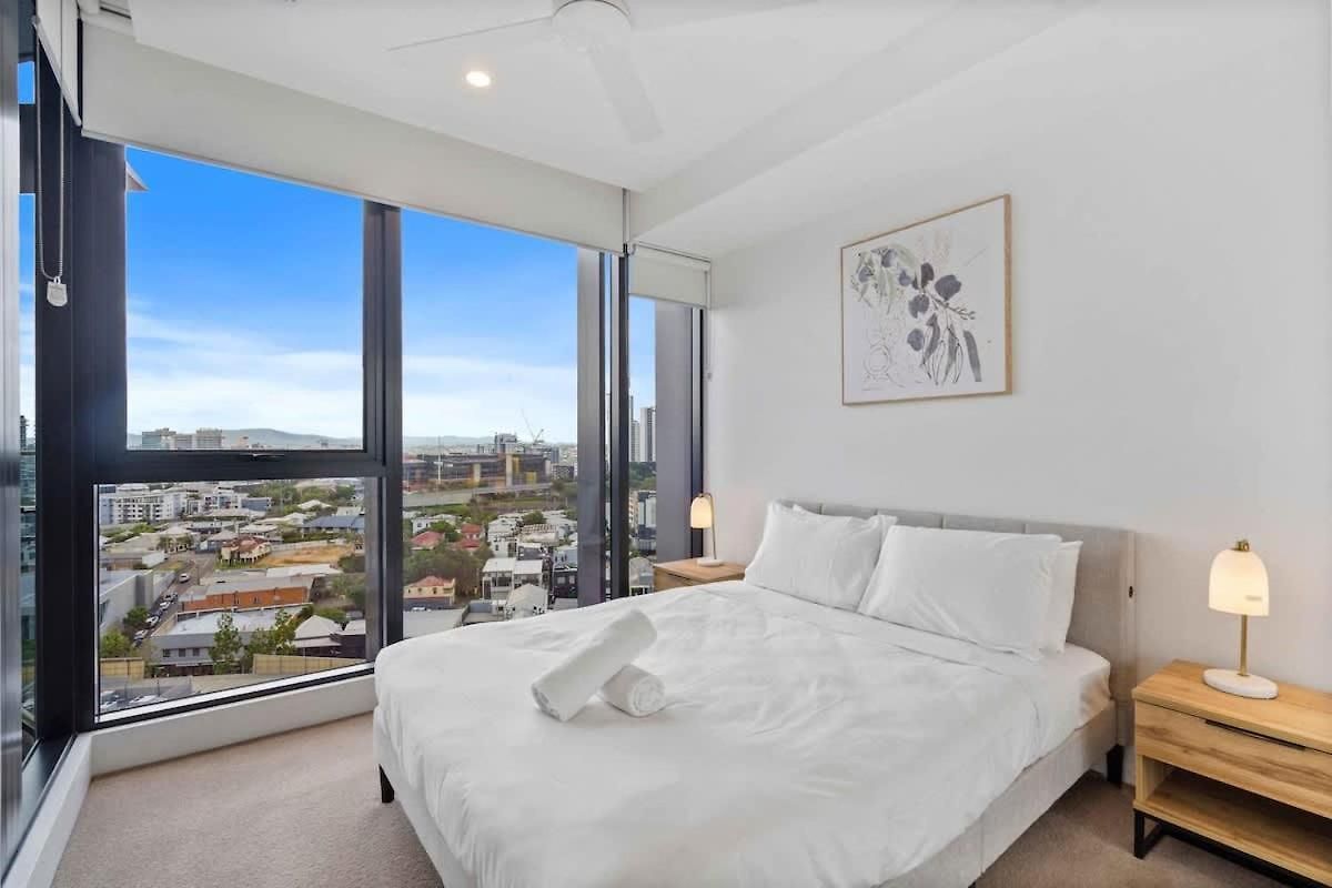 Capri - Executive 1br In Fortitude Valley Parking Apartment