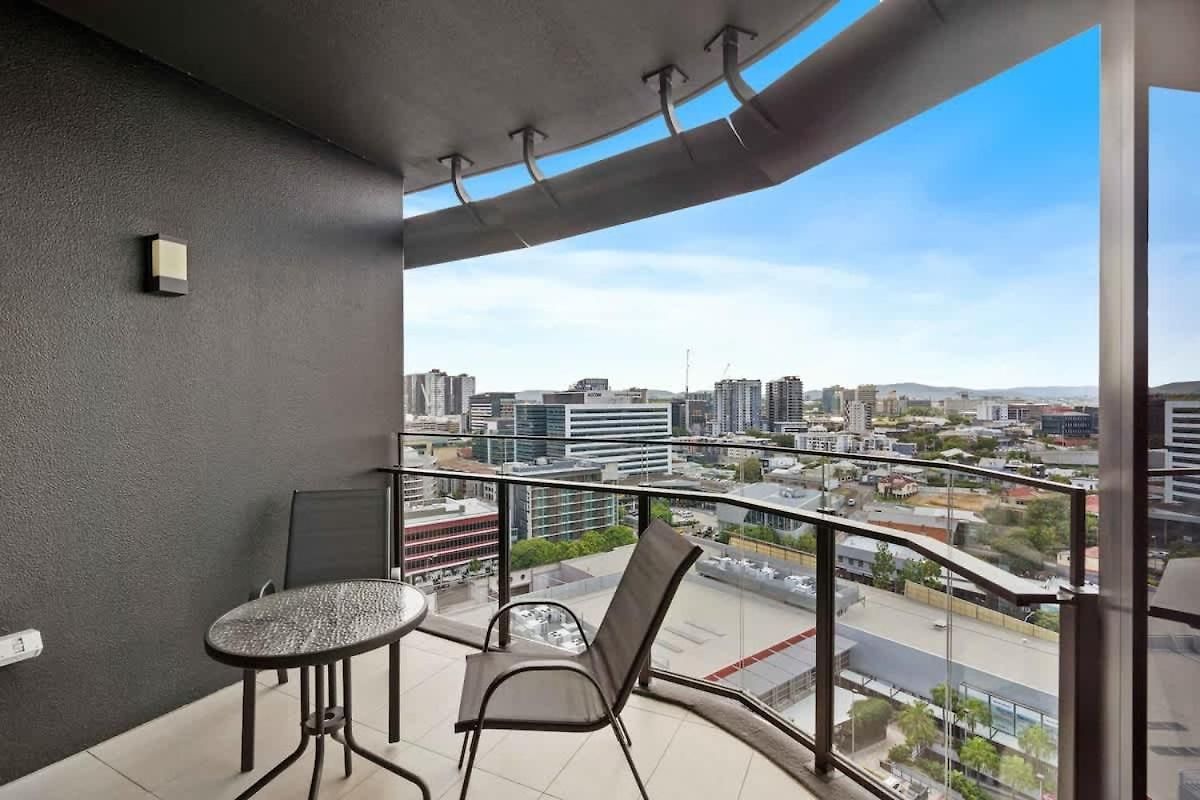 Capri - Executive 1br In Fortitude Valley Parking *