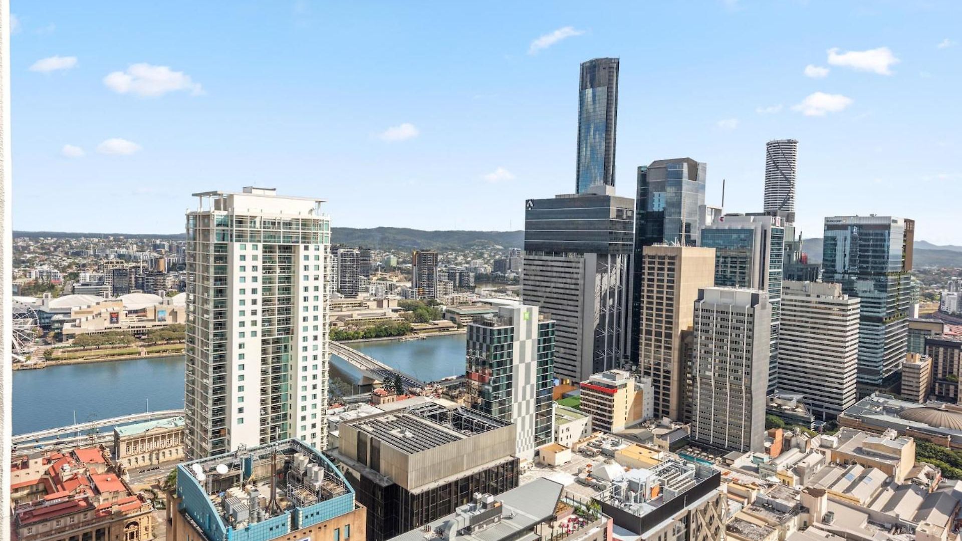 Apartment Floor 2bed-2bath-2car-pool-views - Cbd *