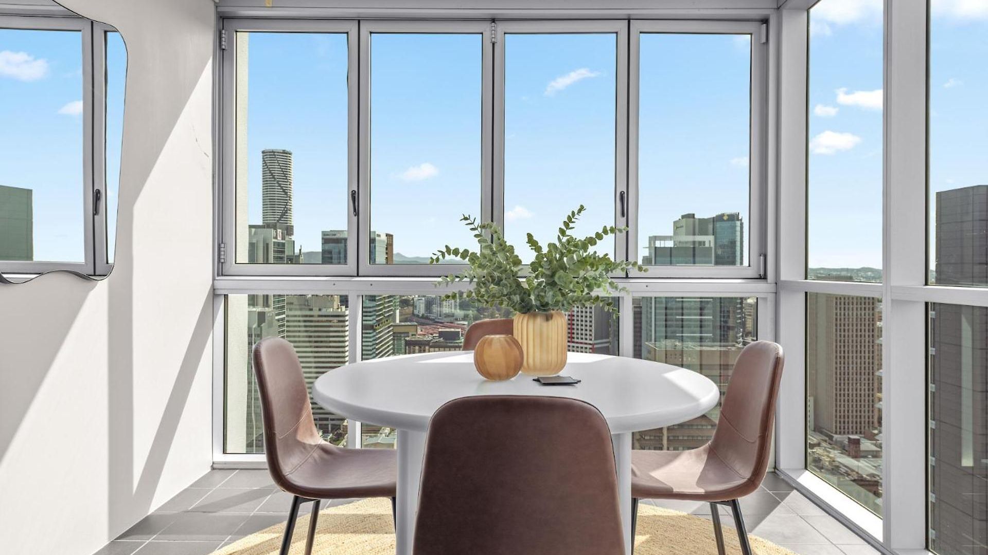 Floor 2bed-2bath-2car-pool-views - Cbd Apartment Brisbane