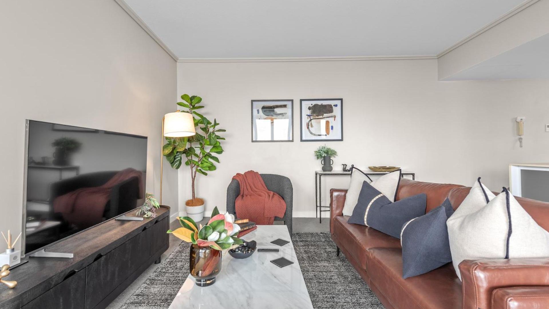 Apartment Floor 2bed-2bath-2car-pool-views - Cbd