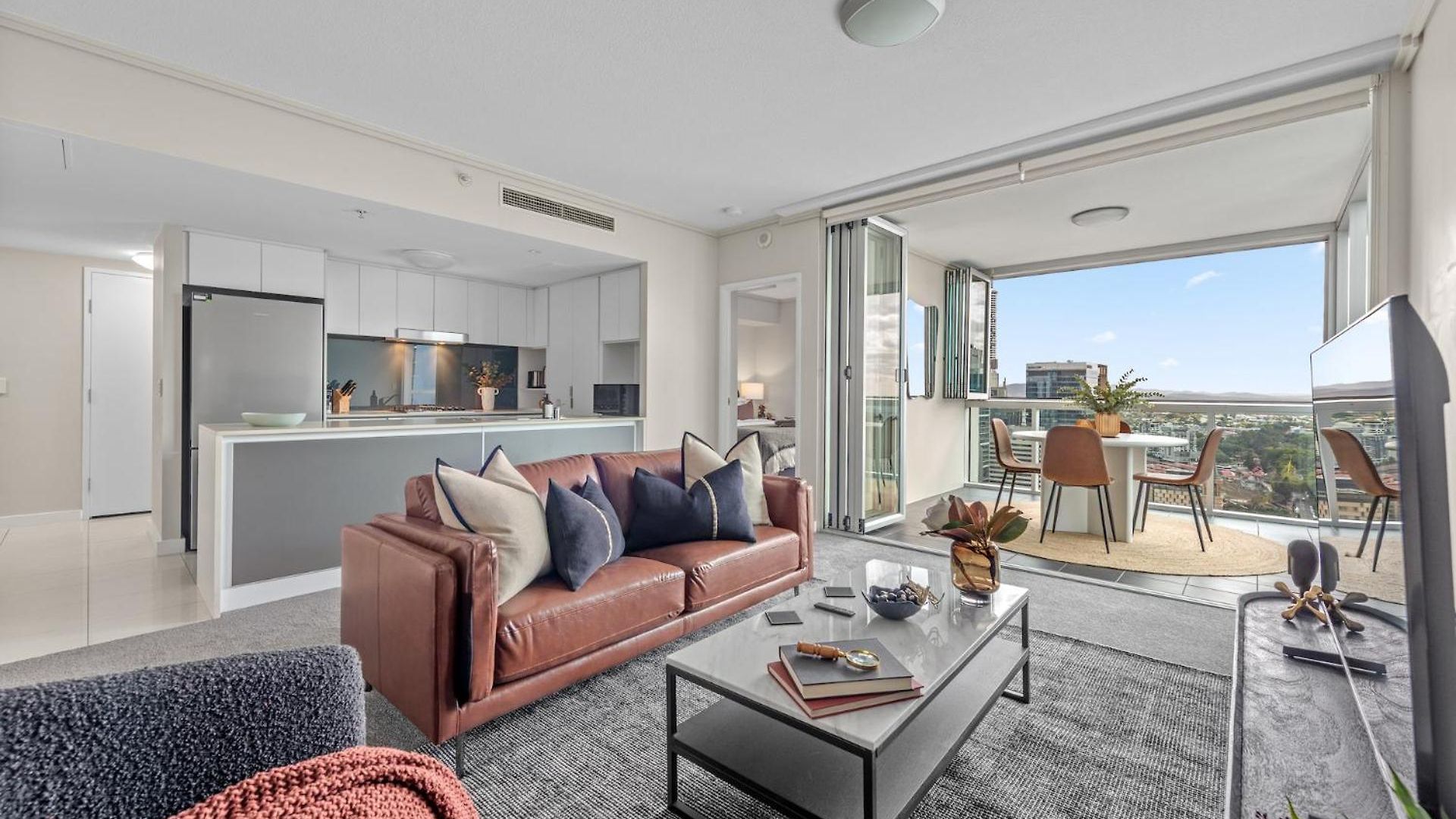 Floor 2bed-2bath-2car-pool-views - Cbd * Brisbane