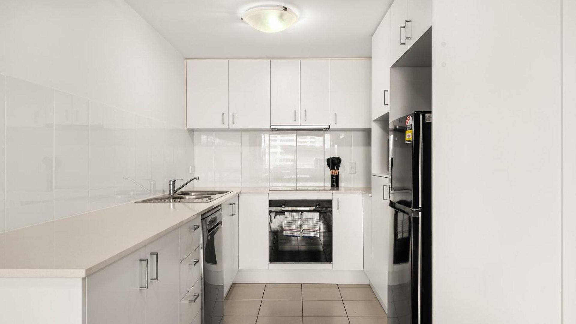 Modern 2-bed With Gym & Sauna Access *