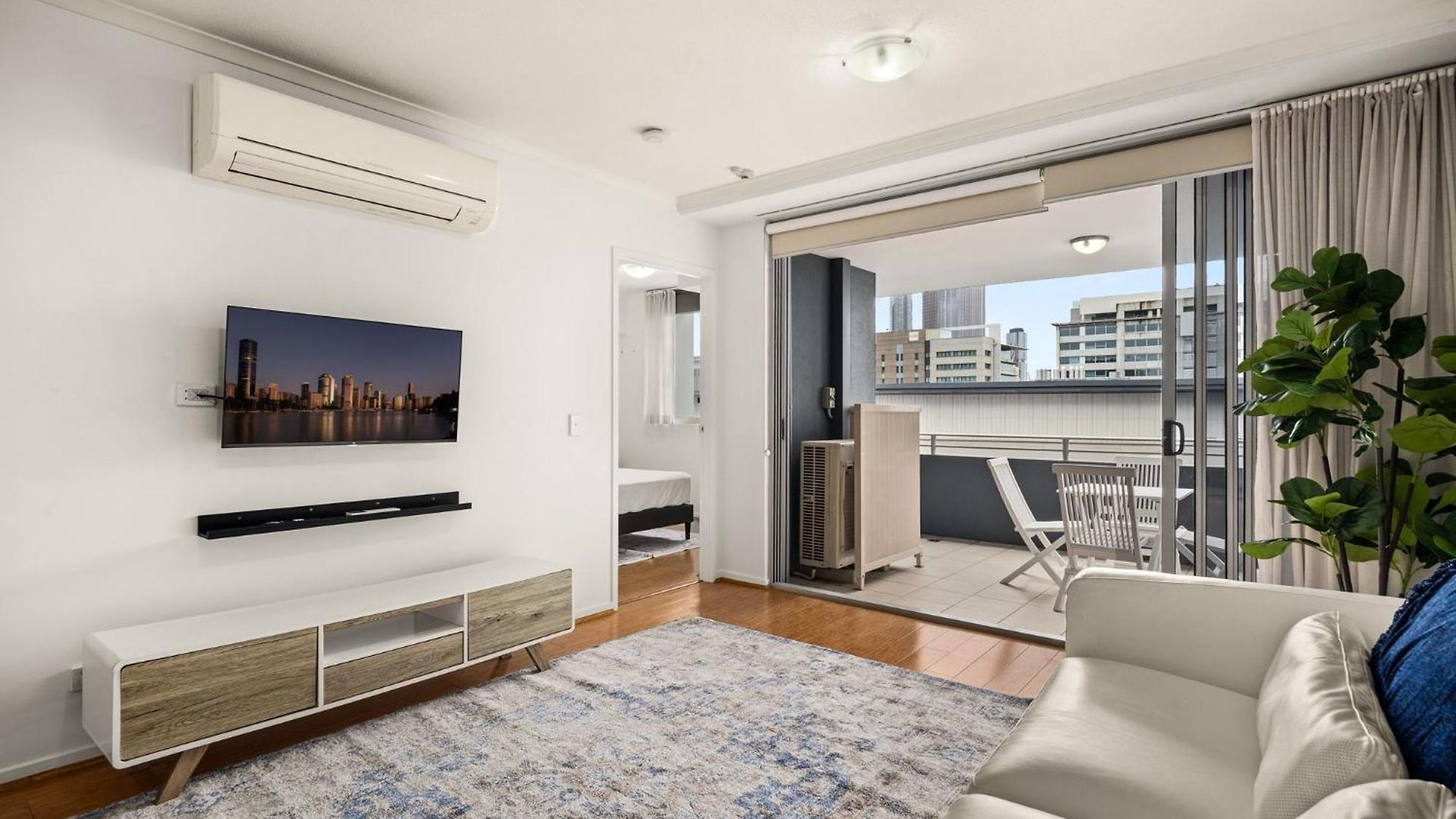 Modern 2-bed With Gym & Sauna Access