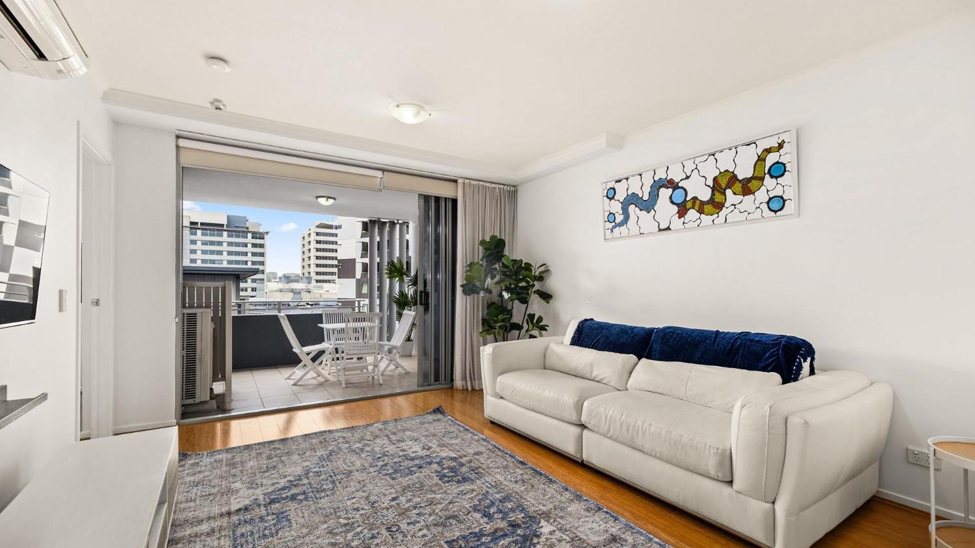 Apartment Modern 2-bed With Gym & Sauna Access