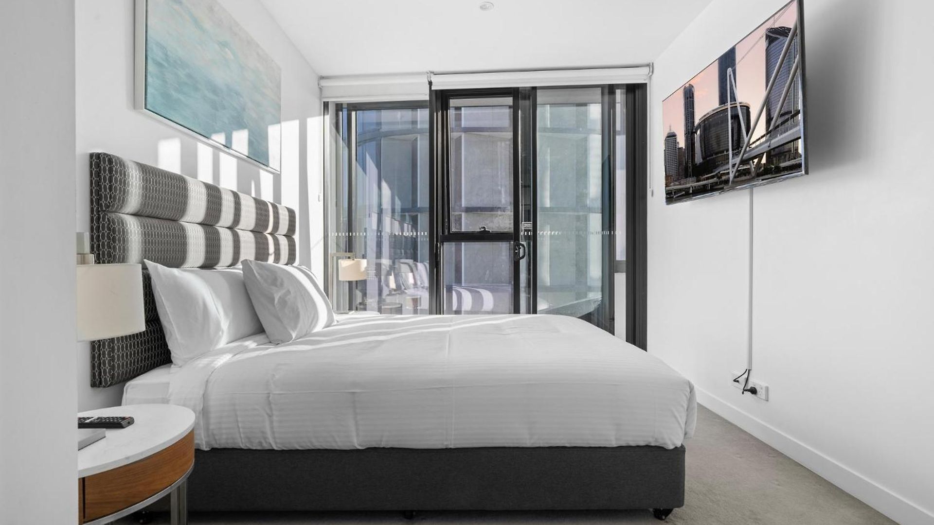 Apartment Escape With Balcony & Resort-style Amenities *