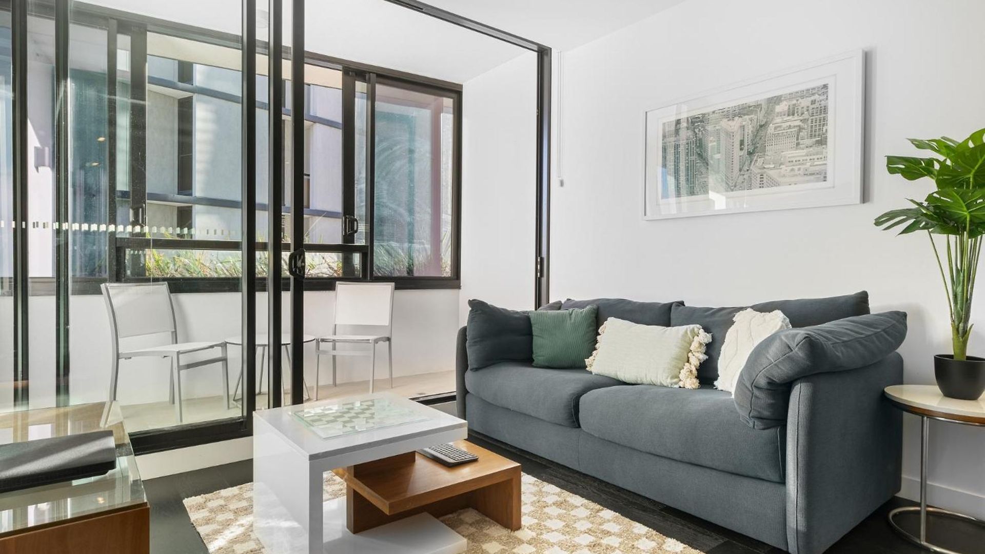 Escape With Balcony & Resort-style Amenities Brisbane