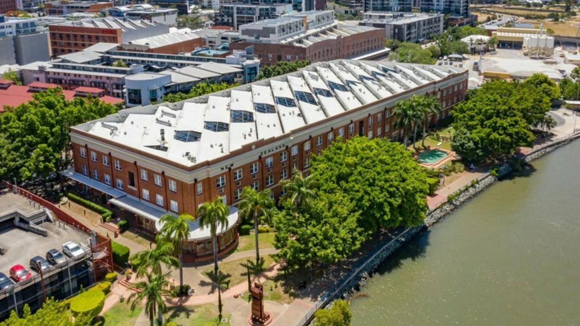 Spacious 1 Bedroom In Teneriffe Apartment *