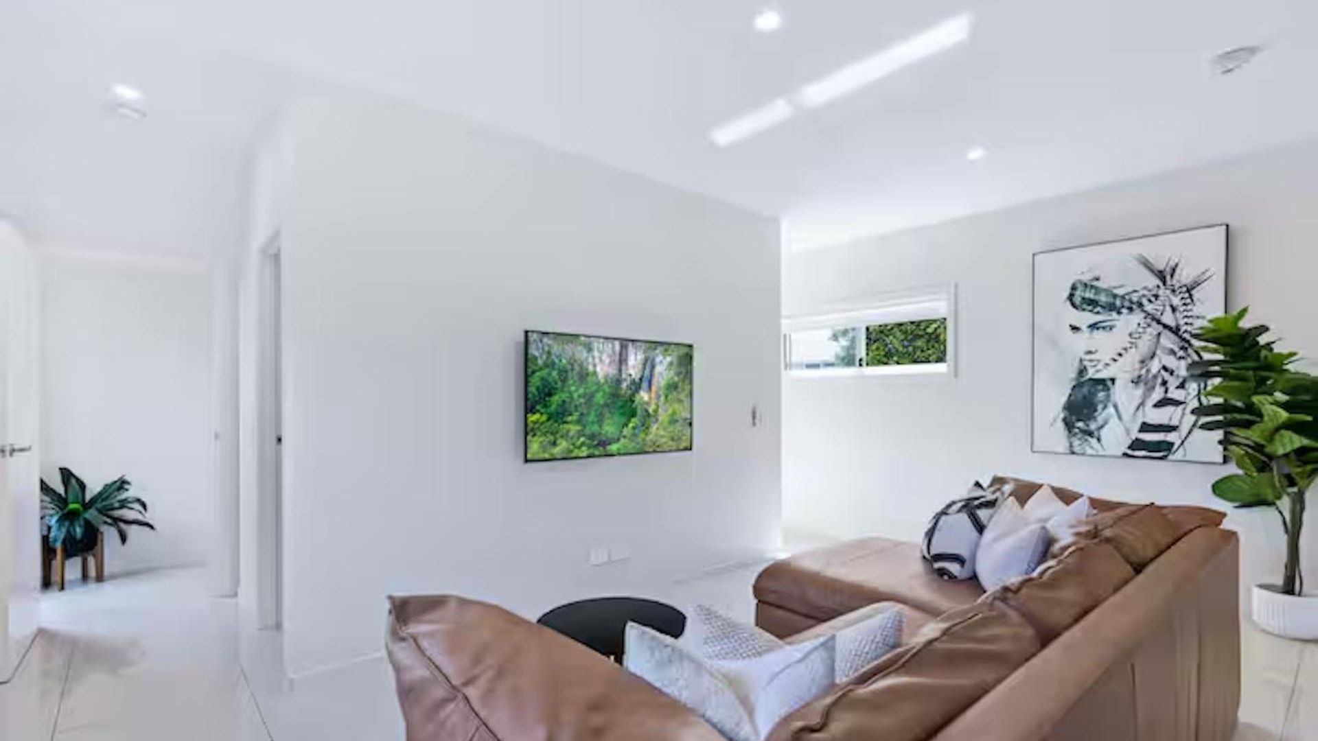 Park Avenue Luxe Chic Townhouse Sleeps 9, Carpark Villa