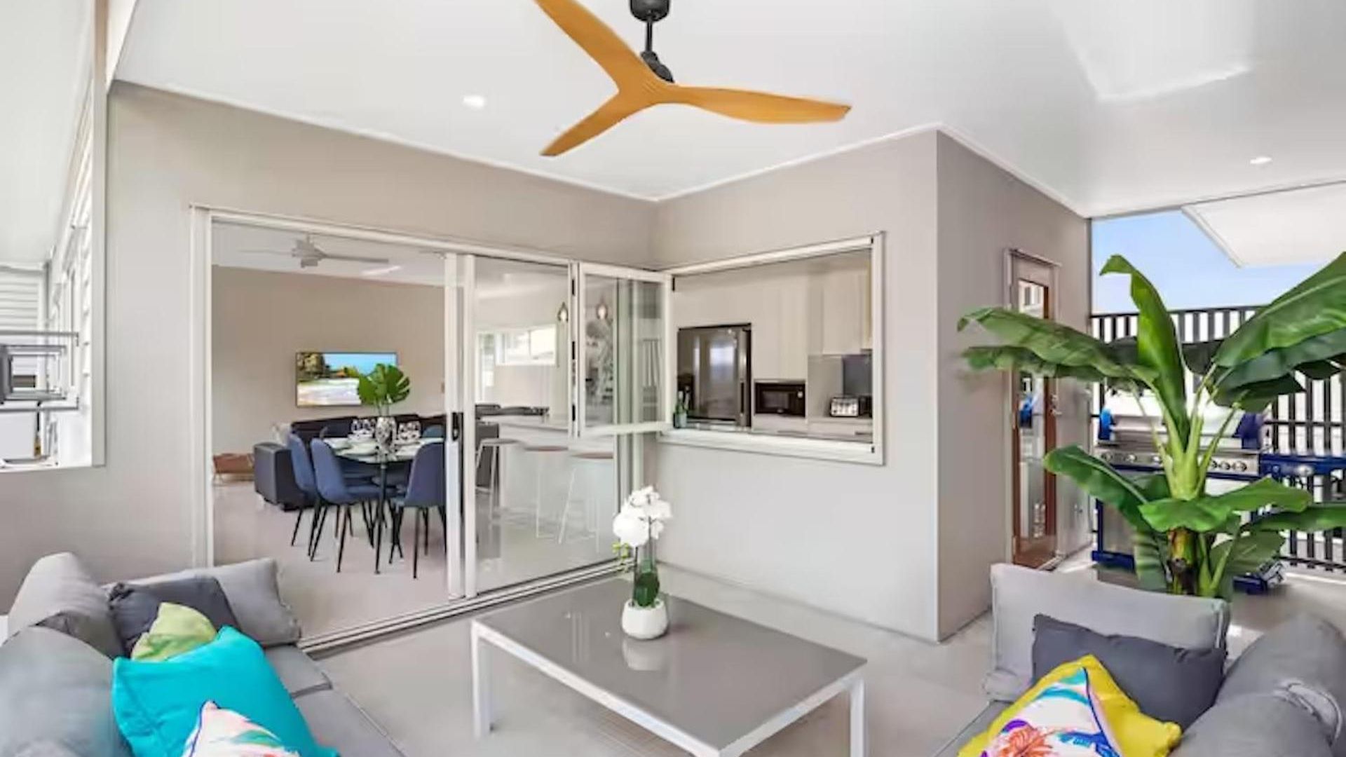 Villa Park Avenue Luxe Chic Townhouse Sleeps 9, Carpark Brisbane
