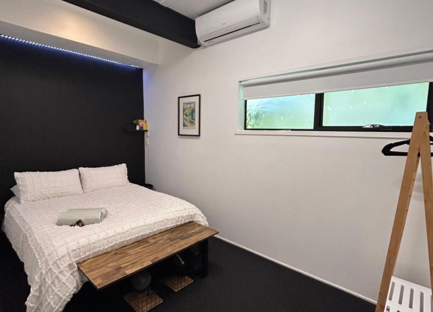 West Hub. Private Infrared Sauna Near & Much More! New Purpose Built Loft Style! Holiday home