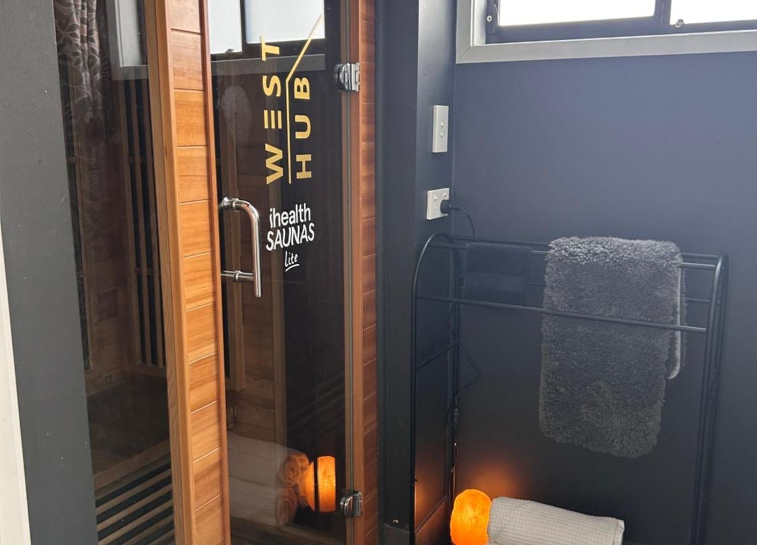 Holiday home West Hub. Private Infrared Sauna Near & Much More! New Purpose Built Loft Style! Brisbane