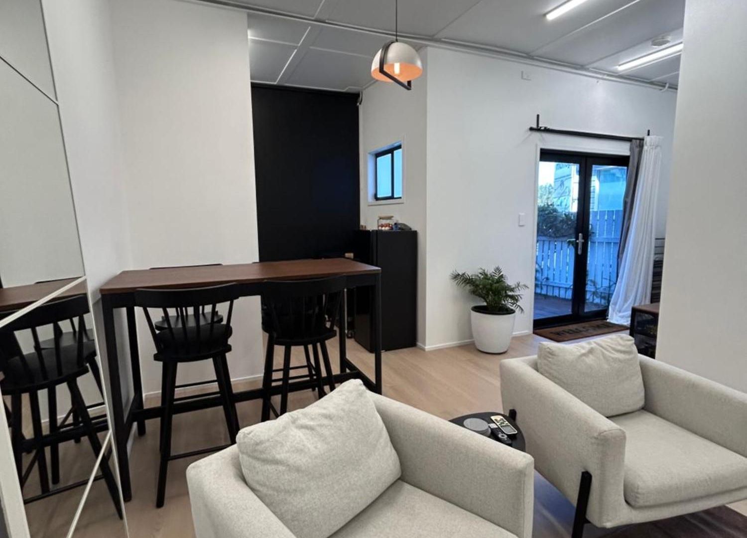 Holiday home West Hub. Private Infrared Sauna Near & Much More! New Purpose Built Loft Style! *