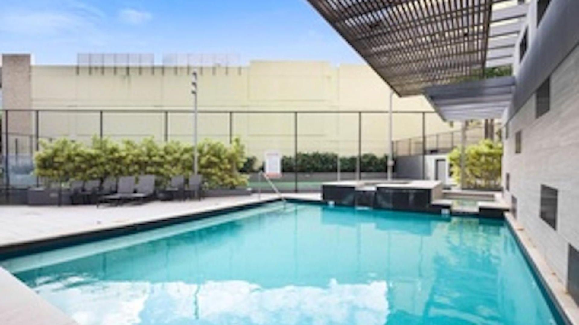 Holly's Skyline-views, Pool, Spa, Cbd Apartment *