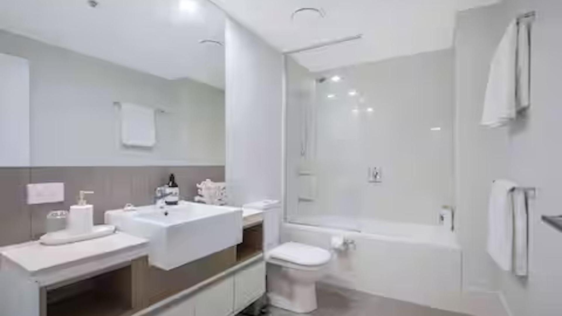 Holly's Skyline-views, Pool, Spa, Cbd Apartment