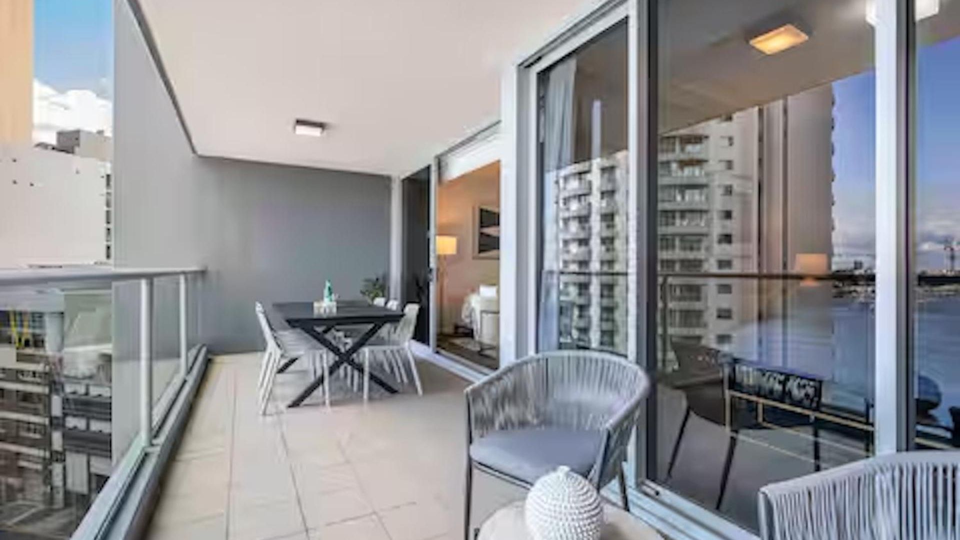Apartment Holly's Skyline-views, Pool, Spa, Cbd Brisbane