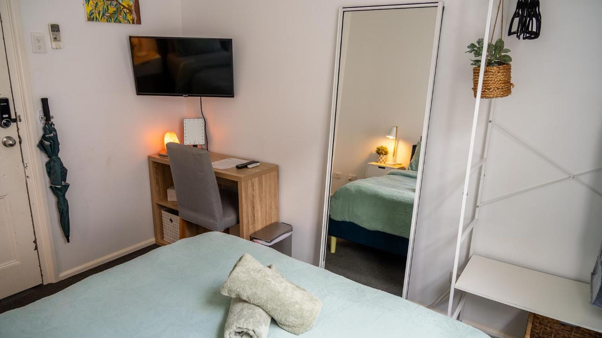 Hot Tub, Ice Bath, Gym, Sauna, Pool Table Coorparoo Haven Homestay