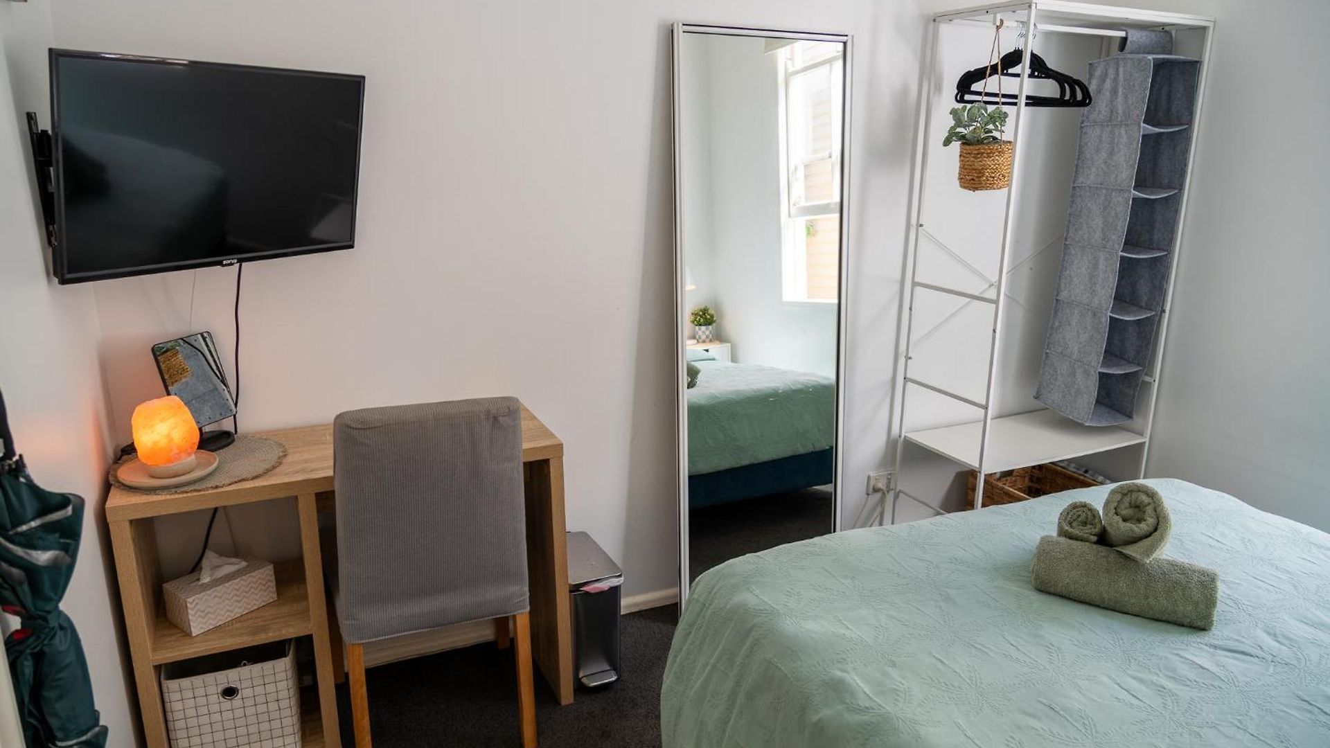 Hot Tub, Ice Bath, Gym, Sauna, Pool Table Coorparoo Haven Homestay Brisbane