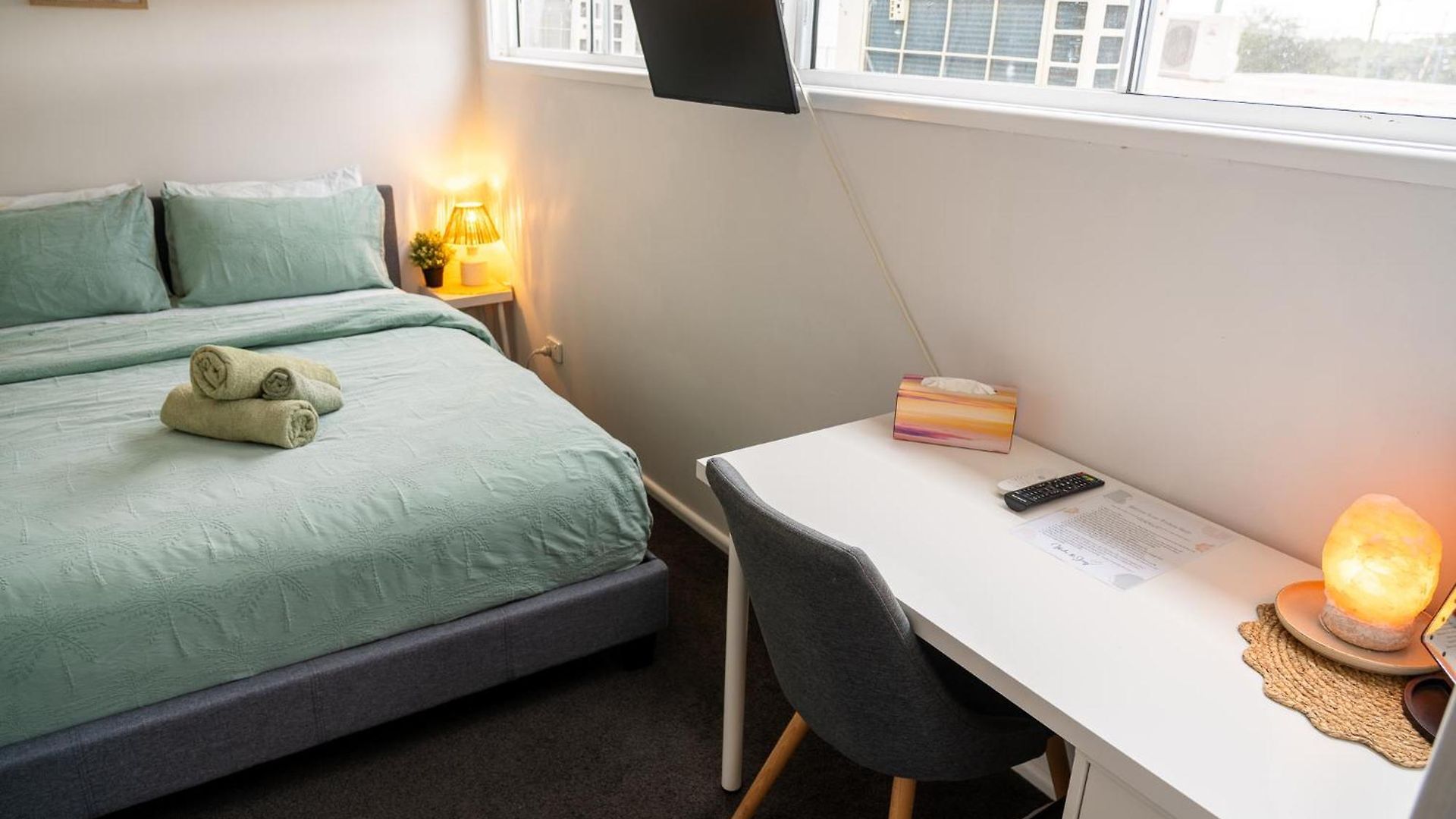 Homestay Hot Tub, Ice Bath, Gym, Sauna, Pool Table Coorparoo Haven *
