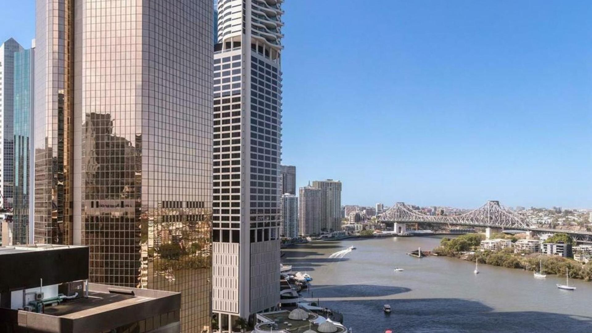 Luxury Cbd 2b2b Balcony Views Free Parking Apartment