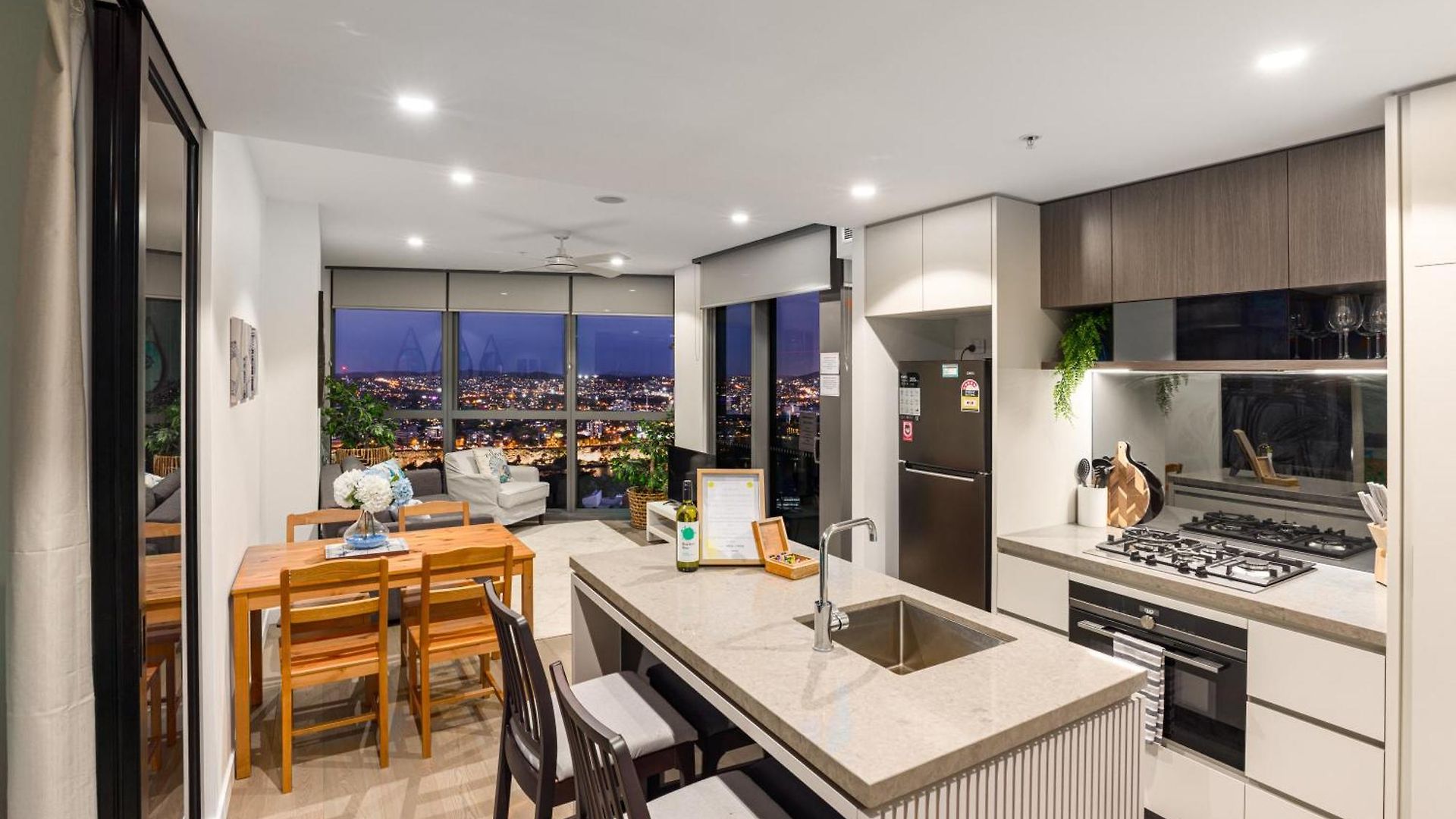 Citybeach At Queens Wharf With Spectacular Views Includes Parking * Brisbane