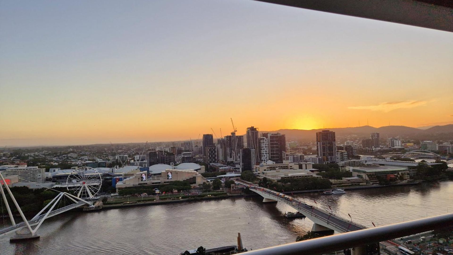 Apartment Coastal Escape With River Views In Casino Towers *