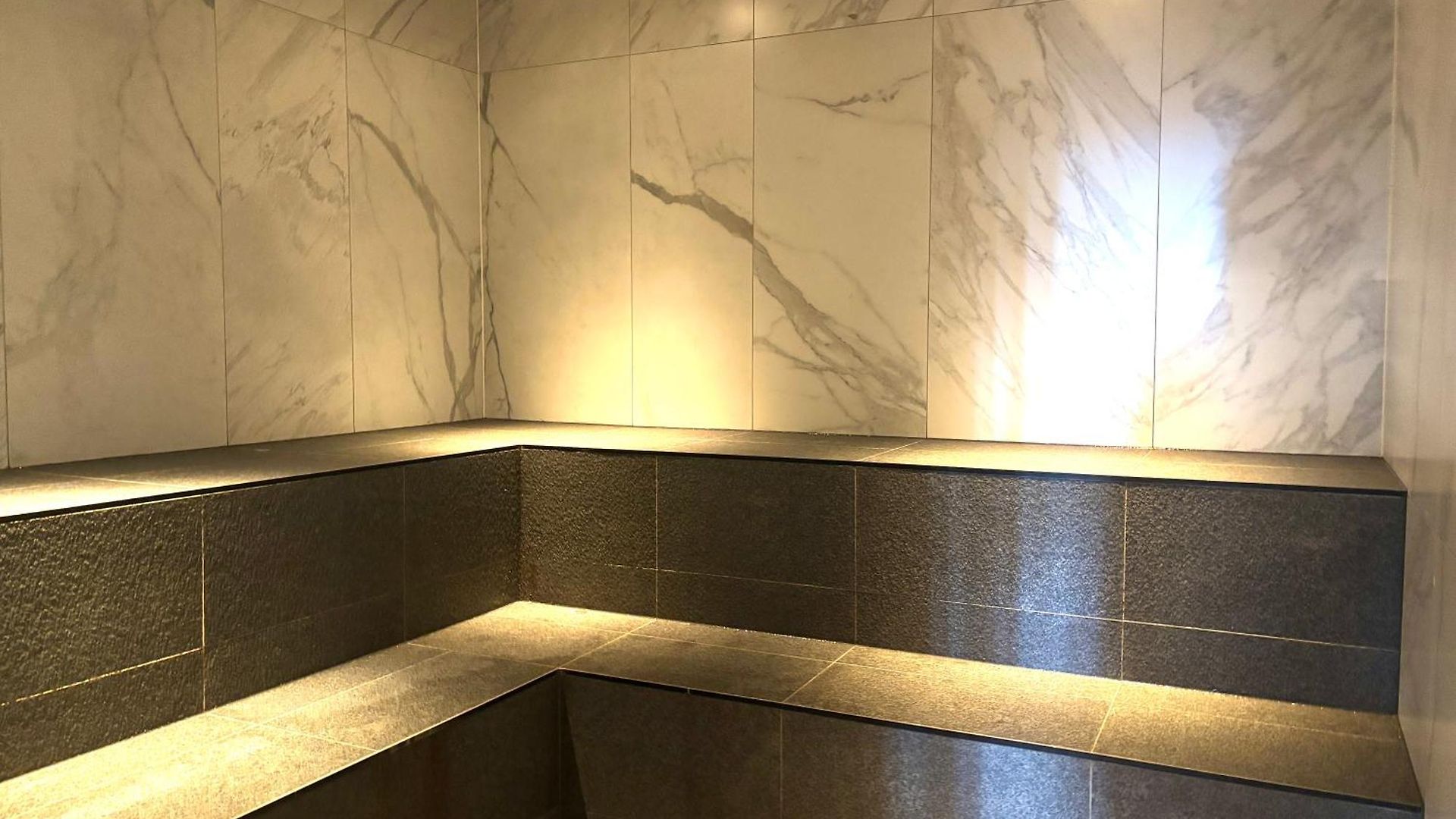 Brisbane's Highest Rated 3 Bedroom Luxury -above 60th Floor- Incredible Views In Skytower, Brisbane's Tallest Building -complimentary Wifi, Drinks, Snacks & Streaming Access *