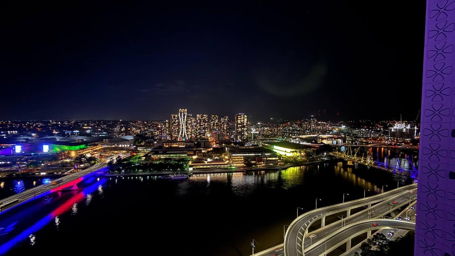 Apartment The Only One - Riverfront Elegance, Free Carpark