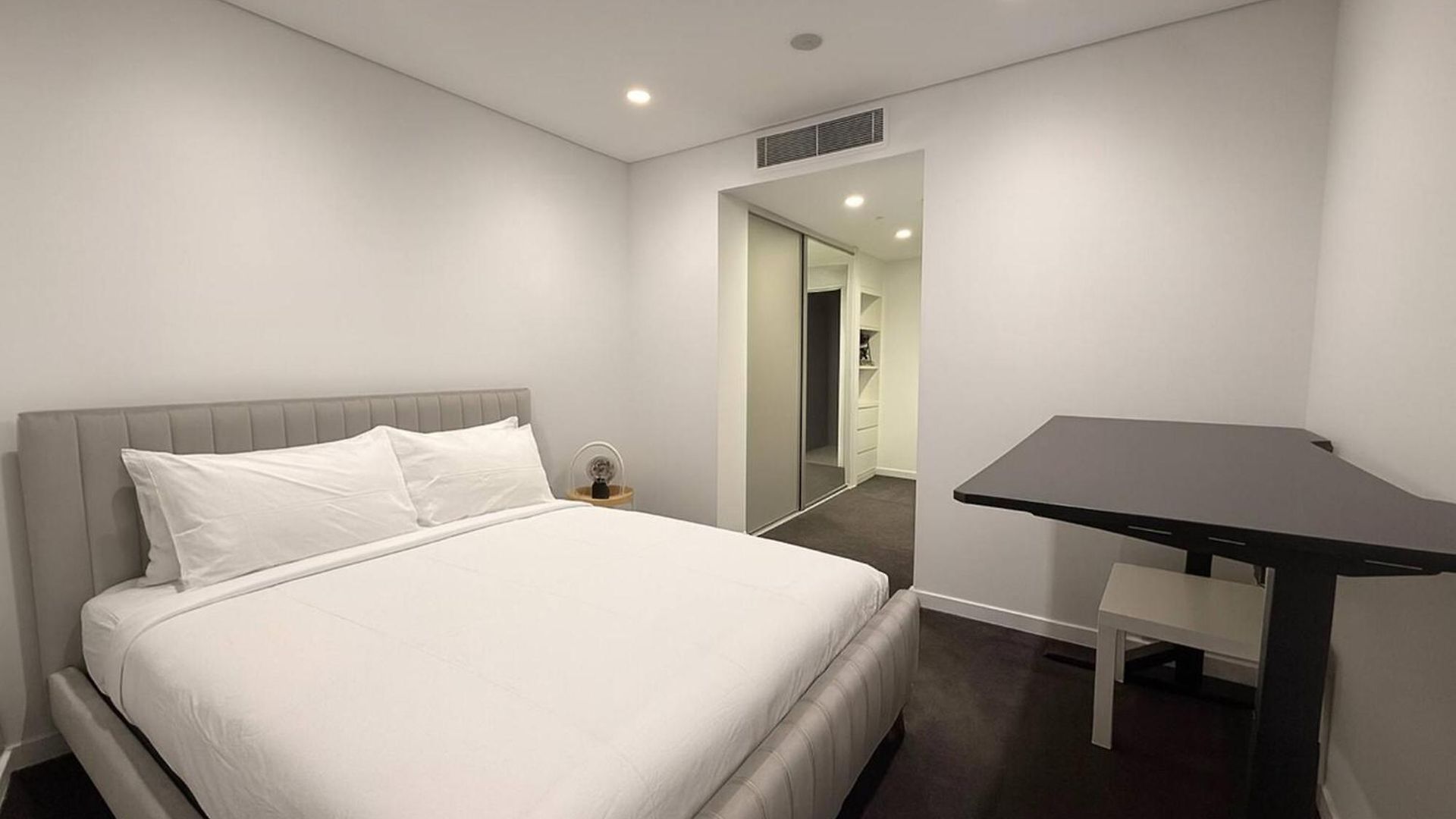 The Only One - Riverfront Elegance, Free Carpark * Brisbane