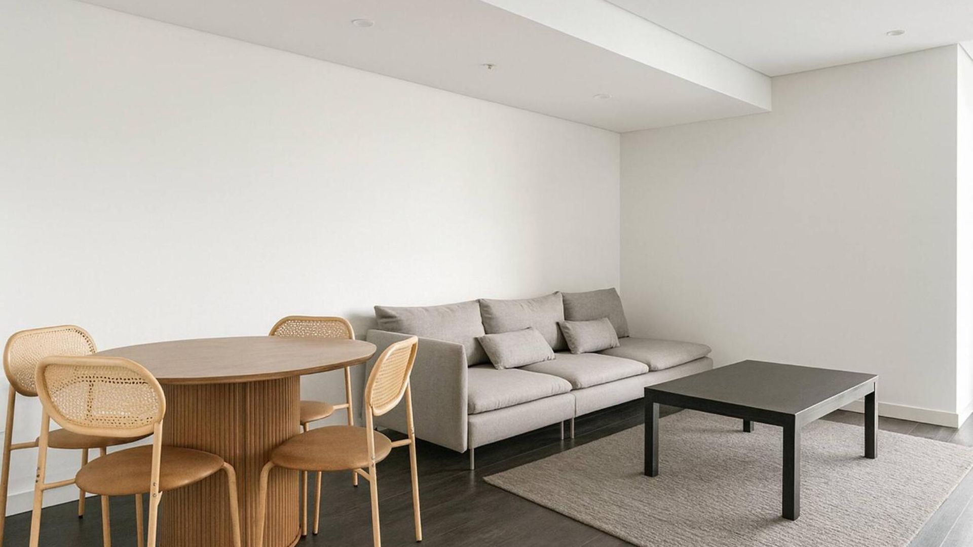 The Only One - Riverfront Elegance, Free Carpark Apartment *