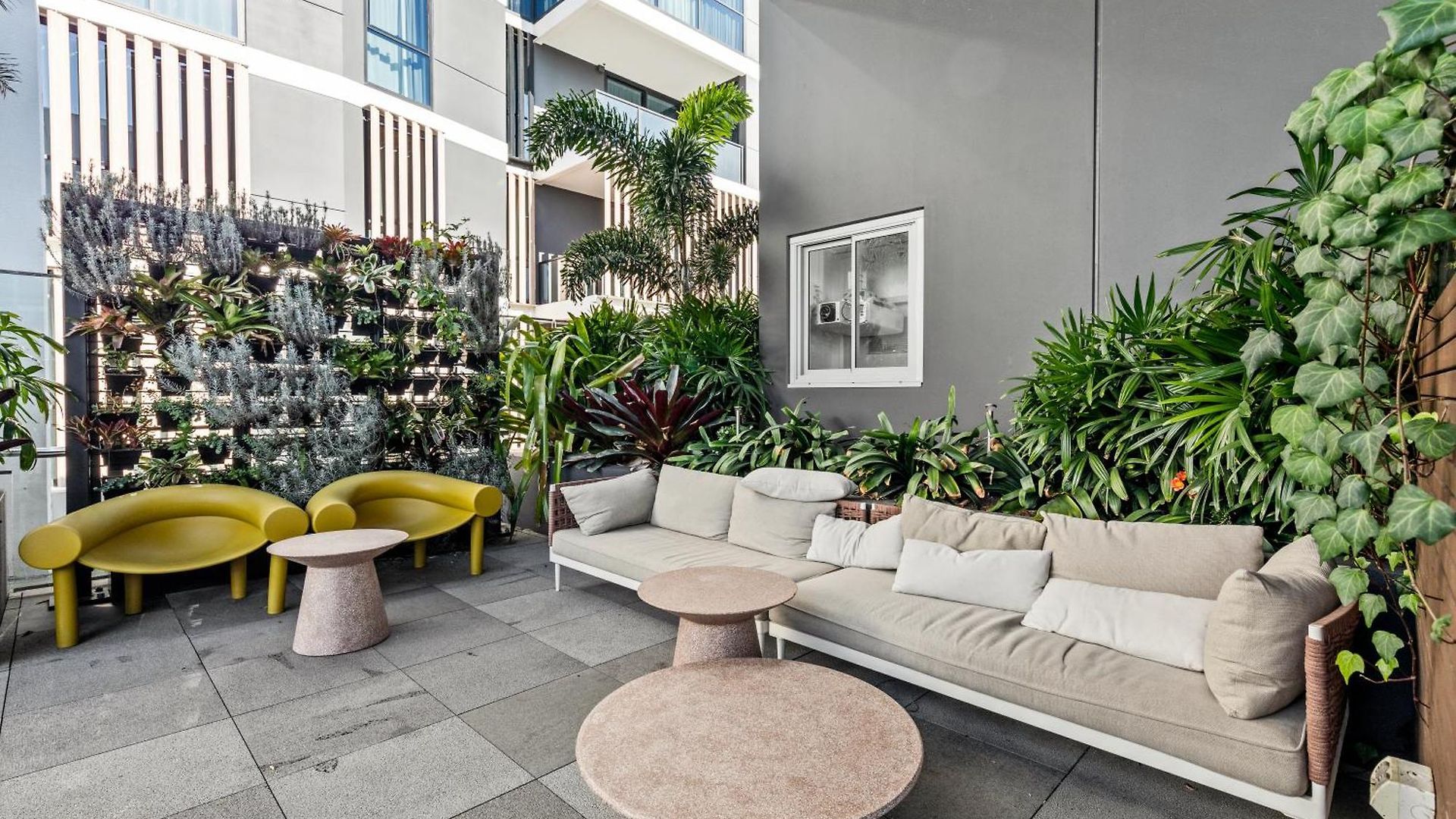 Apartment Art House By Cllix