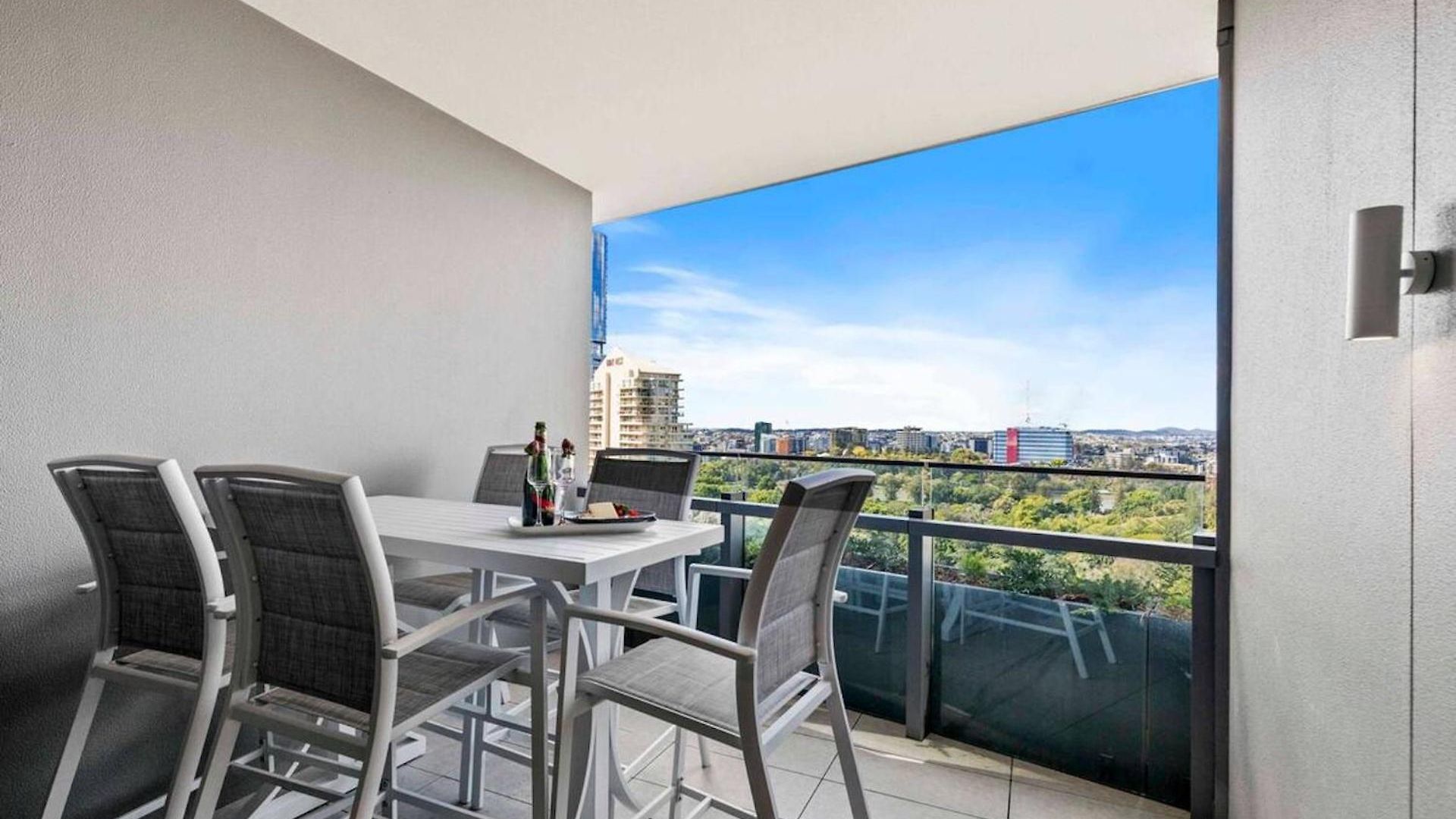 Queens Wharf Luxe Retreat -brisbane Cbd, Pool, Apartment