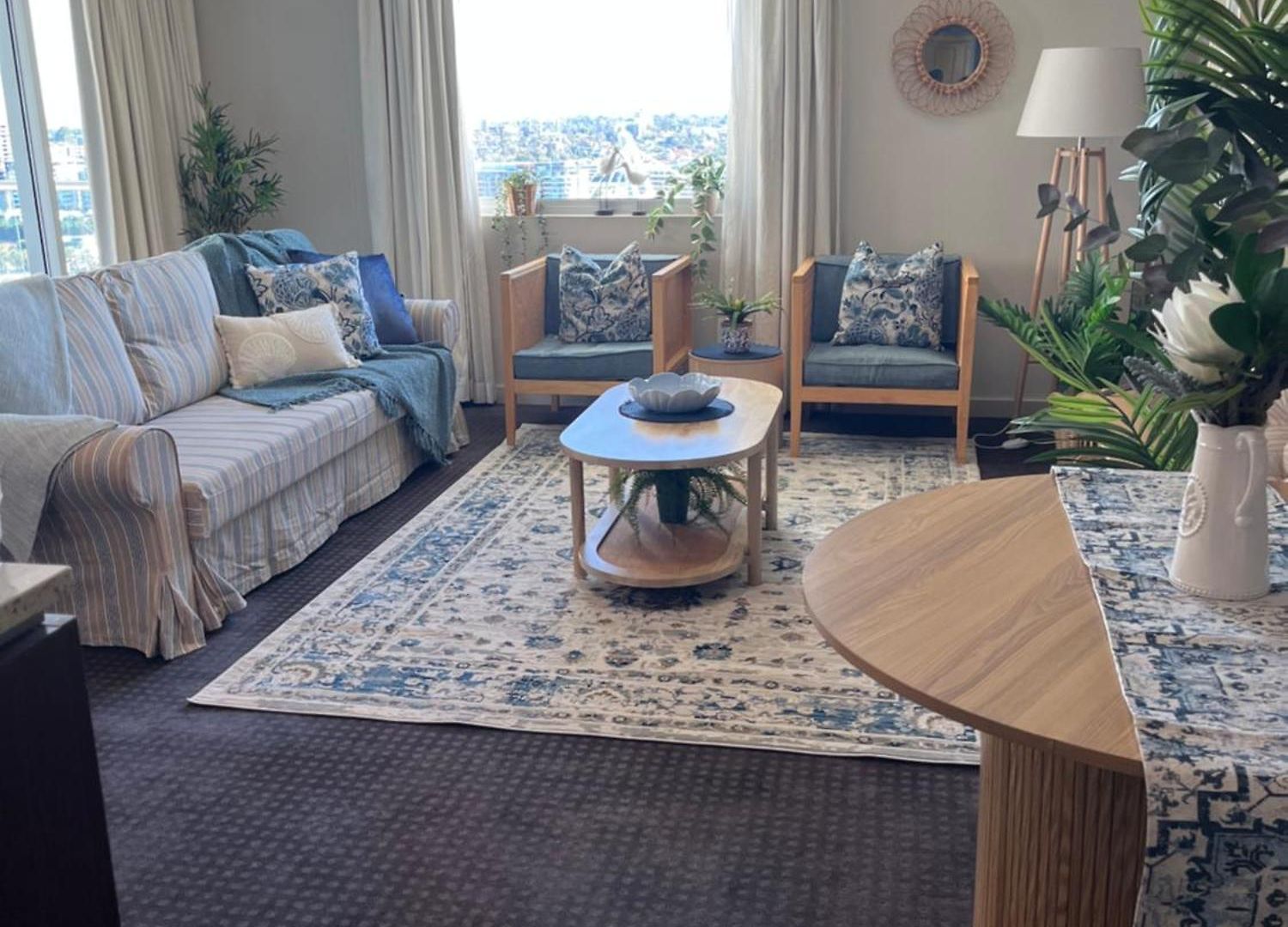 Coastal Escape With River Views In Casino Towers Apartment *