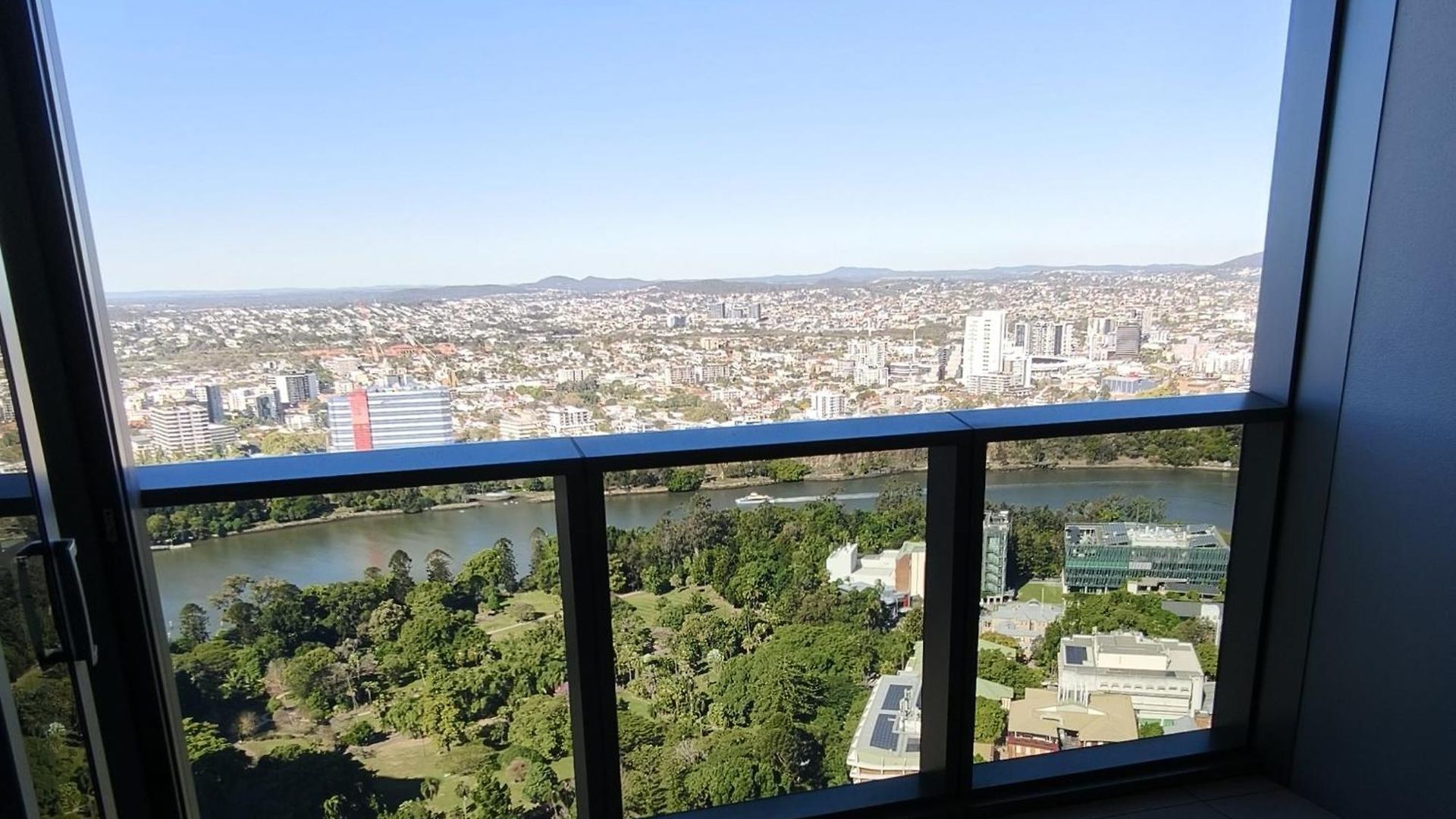 40 Queens Wharf 1 Bedroom Apartment *