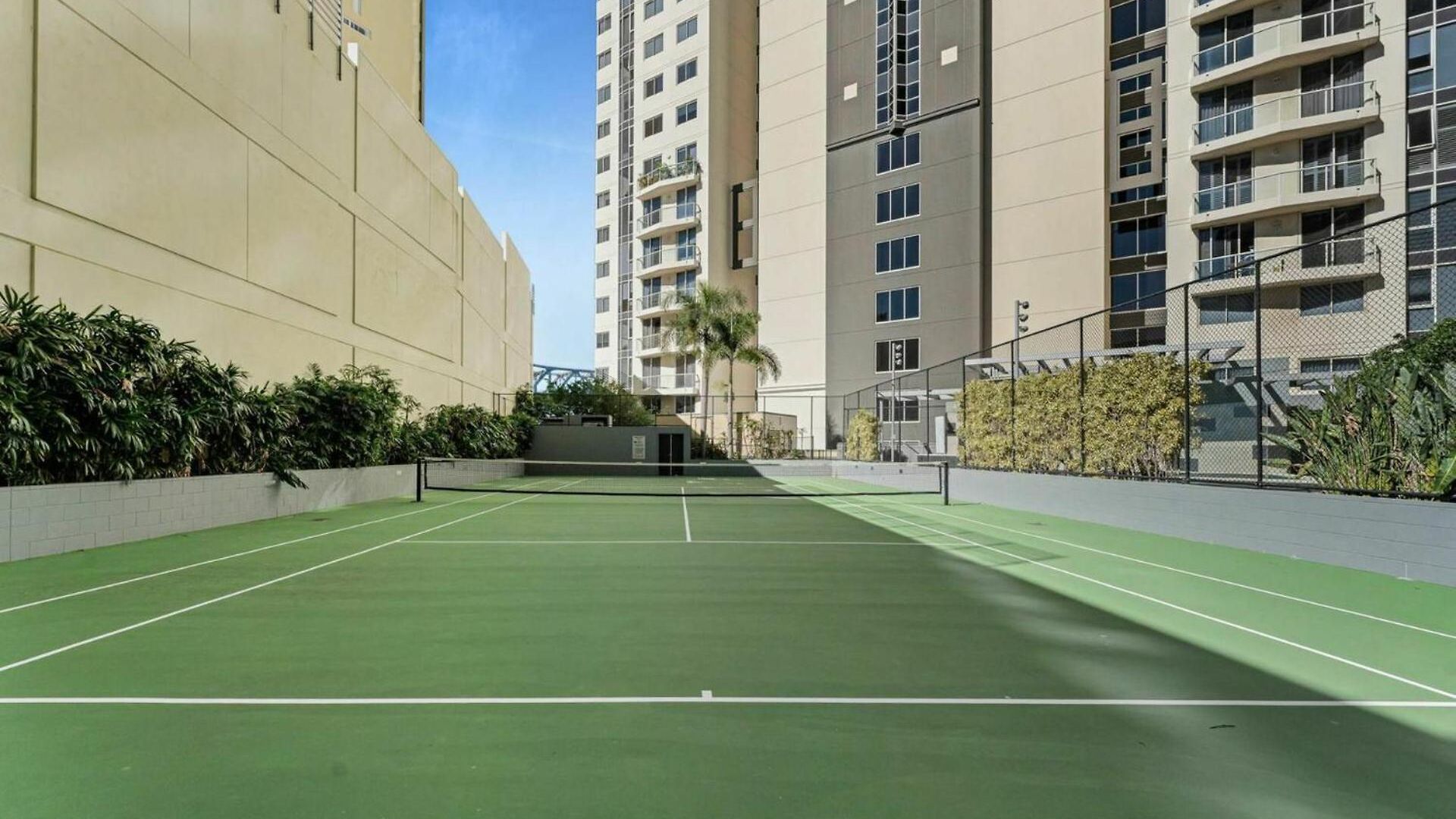 River Views 2 Bed 2 Bath Secure Parking Apartment Brisbane