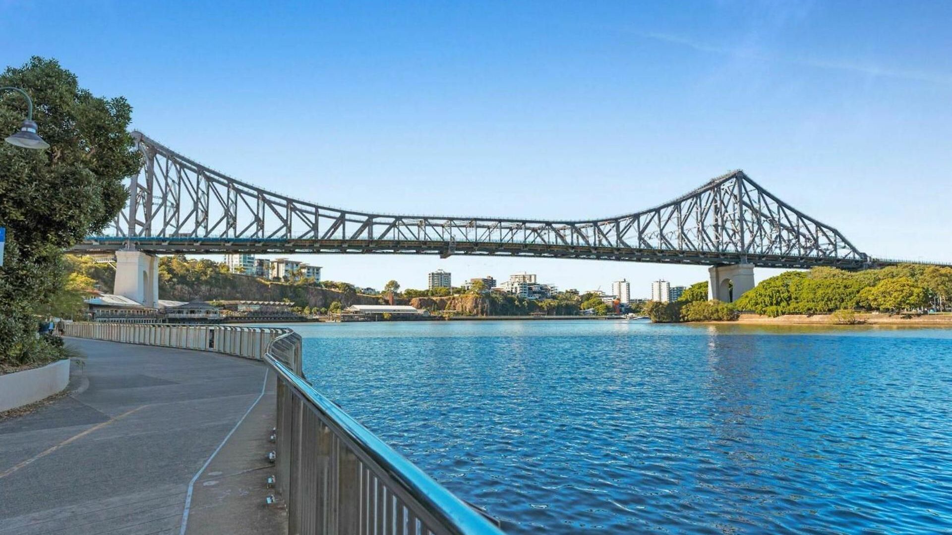 River Views 2 Bed 2 Bath Secure Parking *