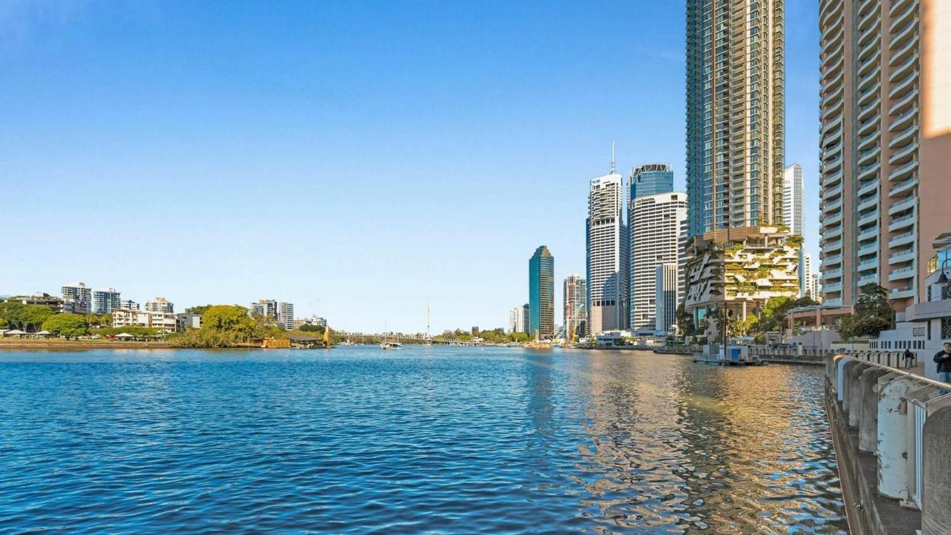 River Views 2 Bed 2 Bath Secure Parking Apartment *