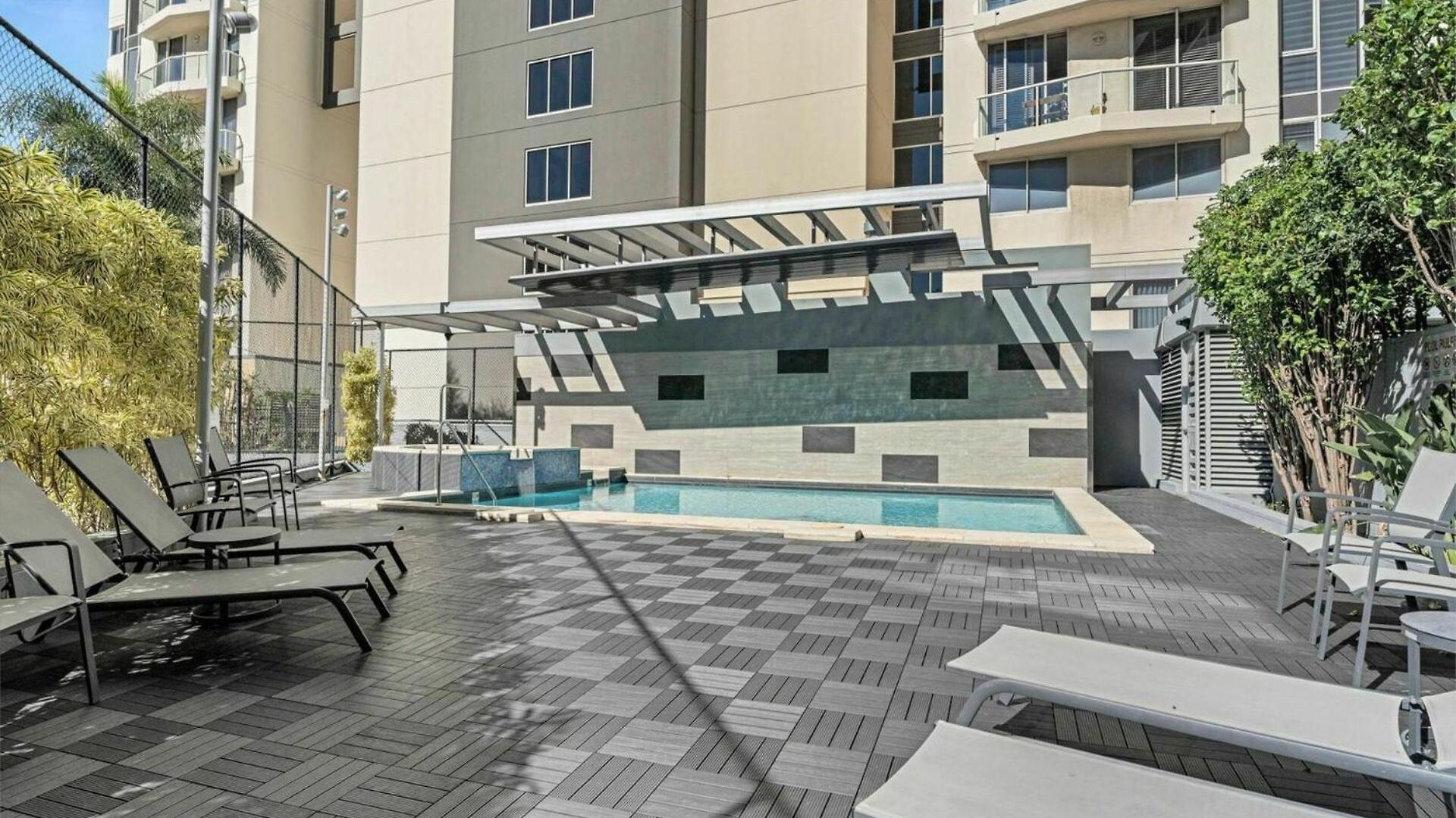 Apartment River Views 2 Bed 2 Bath Secure Parking *