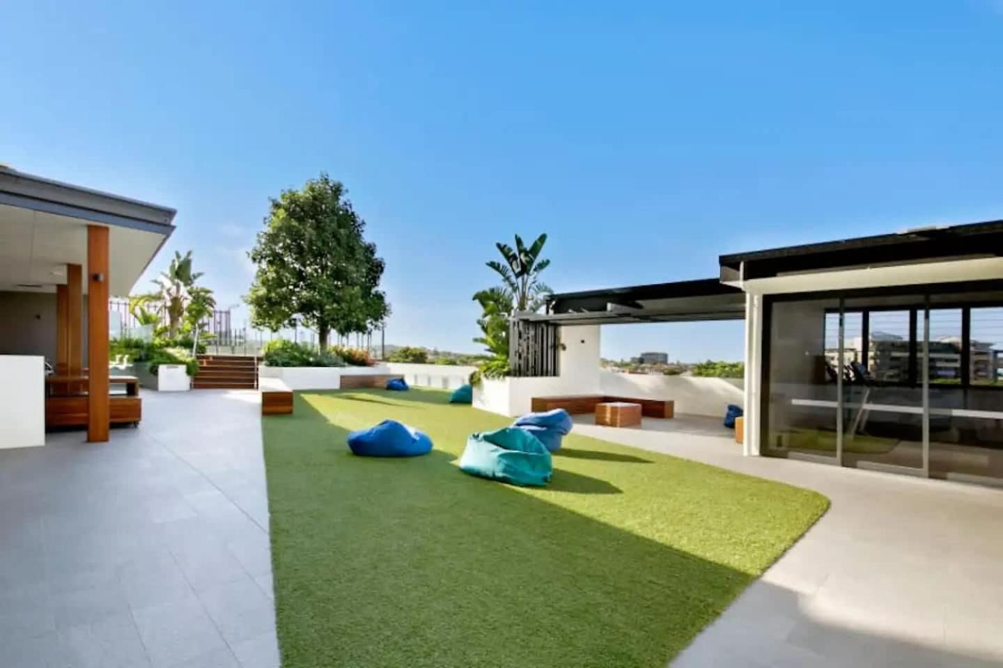 Apartment Lux 2br 5 Stars Pool Gym 10 Min Cbd *