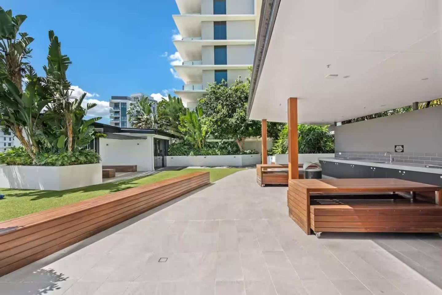 Lux 2br 5 Stars Pool Gym 10 Min Cbd