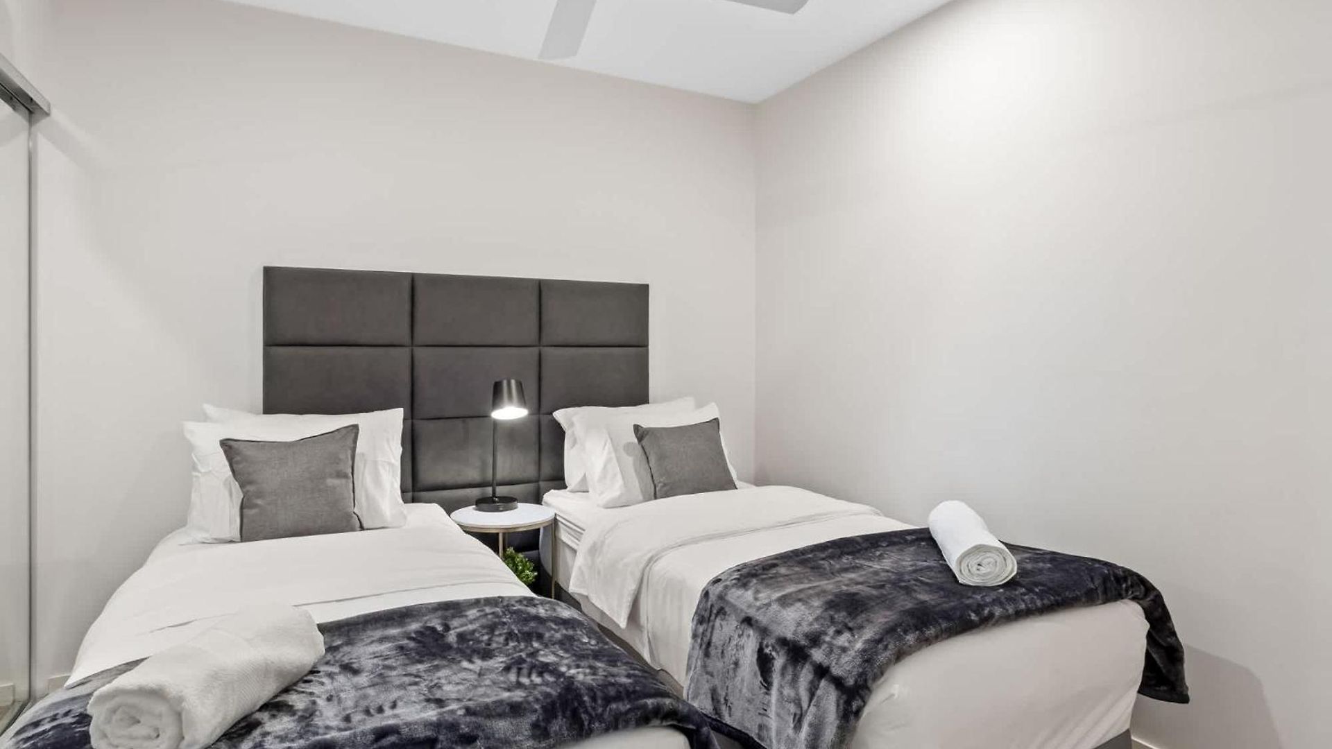 Lux 2br 5 Stars Pool Gym 10 Min Cbd Apartment