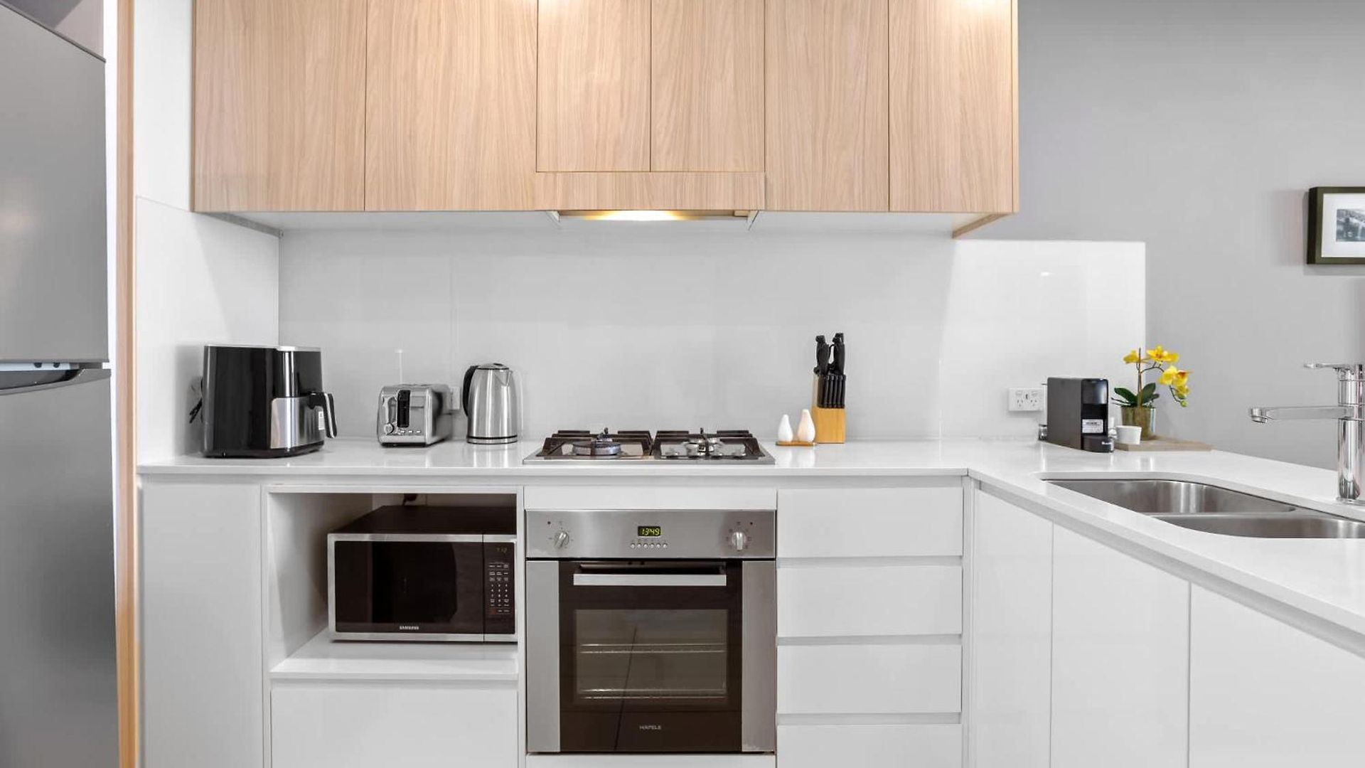 Apartment Lux 2br 5 Stars Pool Gym 10 Min Cbd
