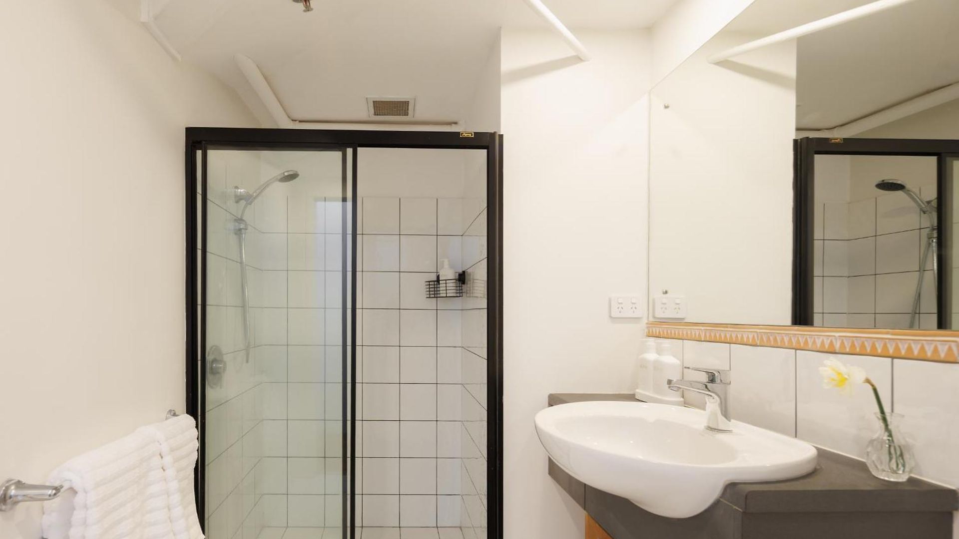 Riverside Loft 2bed,2bath Park Pool Brisbane