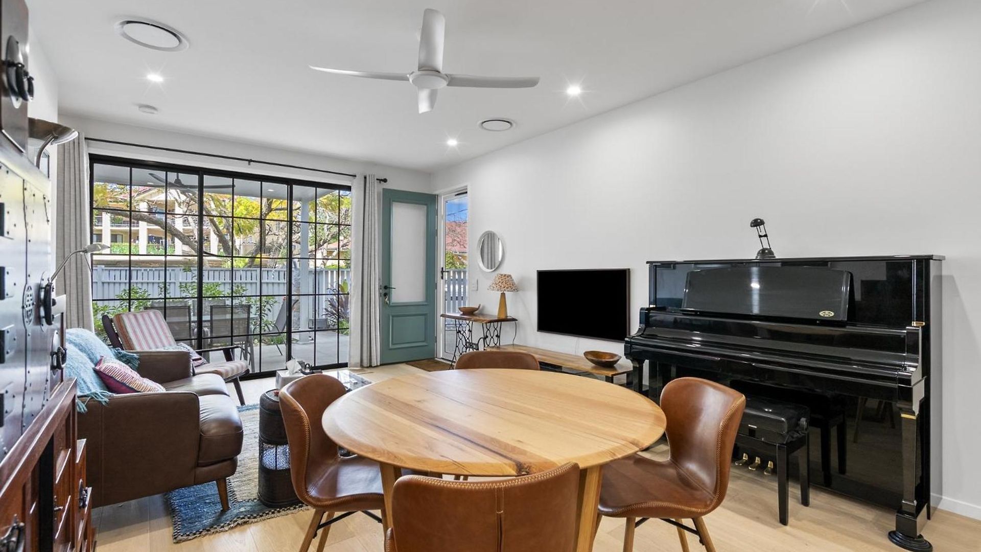 Spacious 3-bed Clayfield House With Patio And Bbq Holiday home