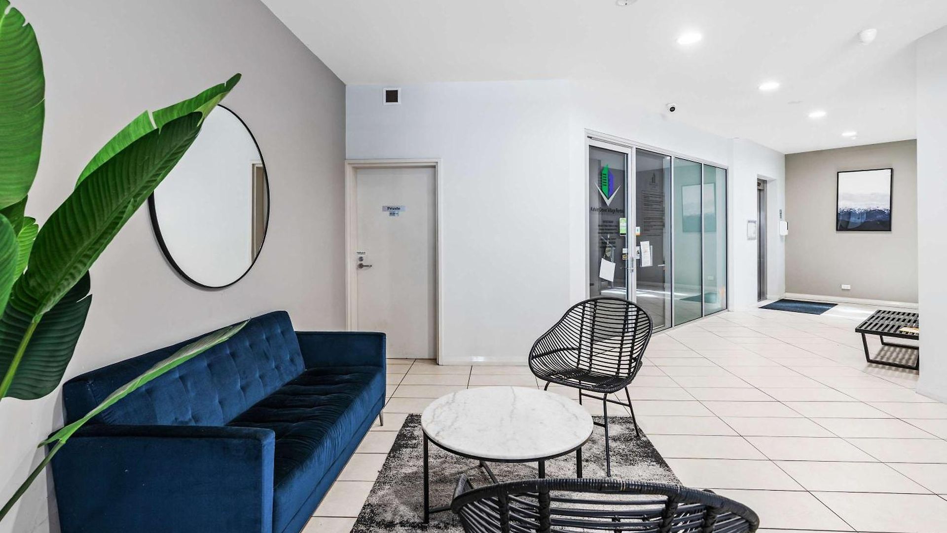 Cassa Kg - 1b1b Modern Close To Qut & *
