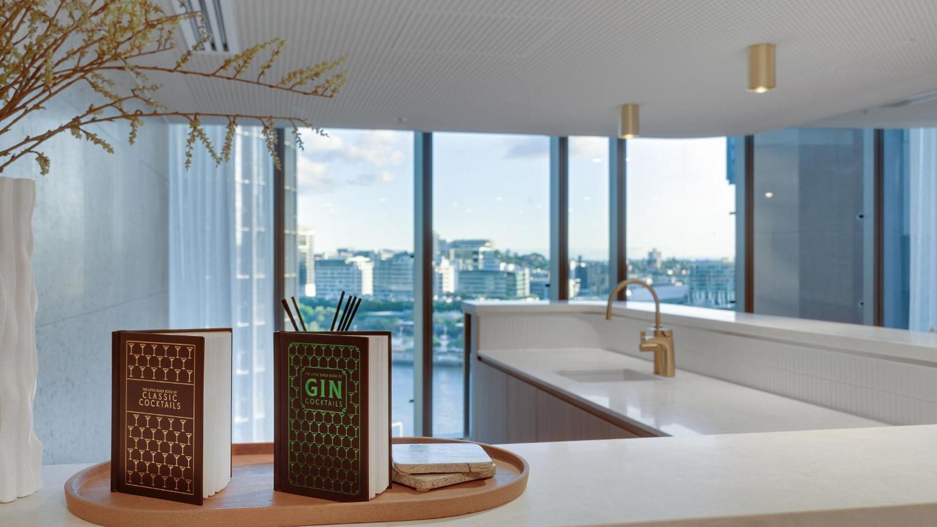 Modern - 1 Bedroom In Queen's Wharf Walk To Casino Apartment